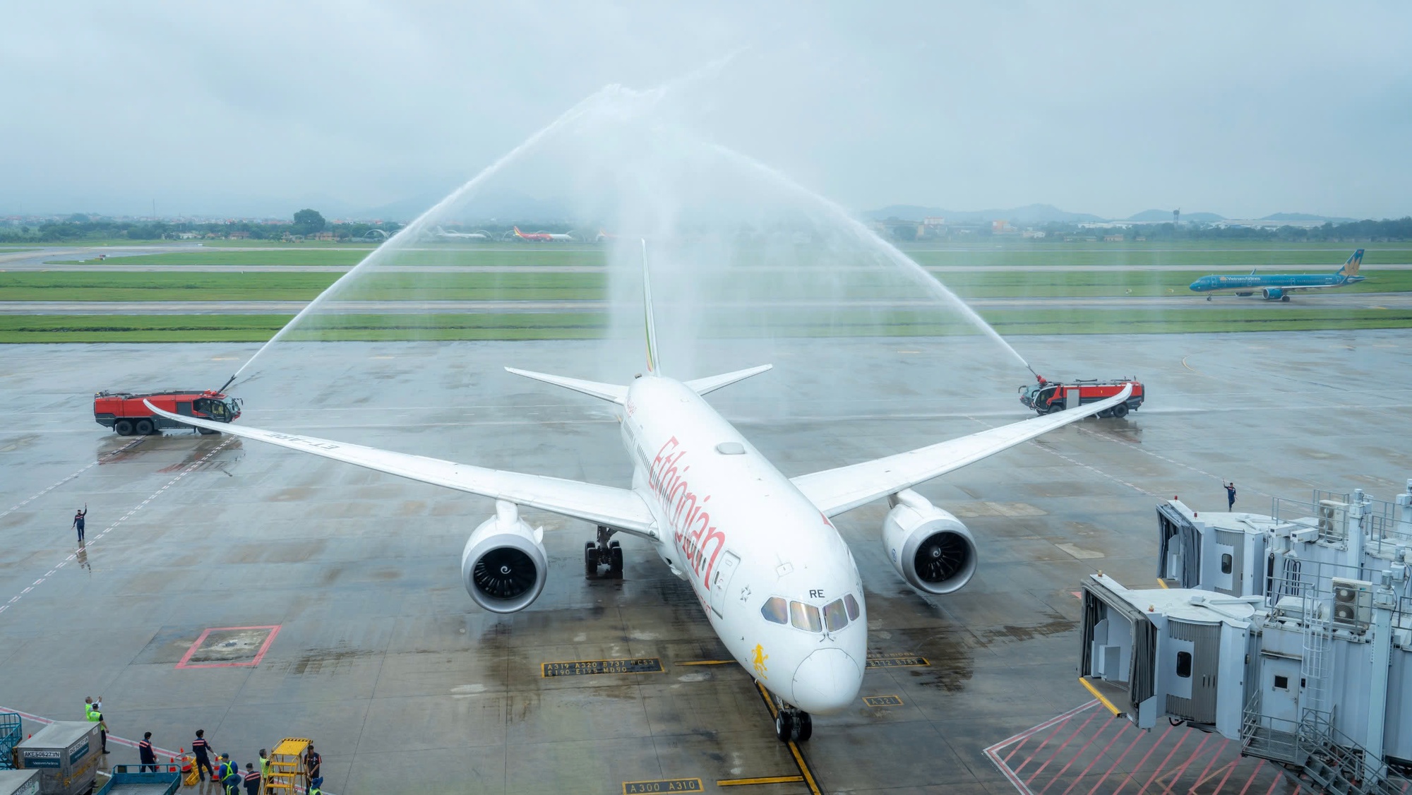 Sân bay Nội Bài đón chuyến bay đầu tiên kết nối Hà Nội-châu Phi- Ảnh 2. Sân bay Nội Bài đón chuyến bay đầu tiên kết nối Hà Nội-châu Phi- Ảnh 2.