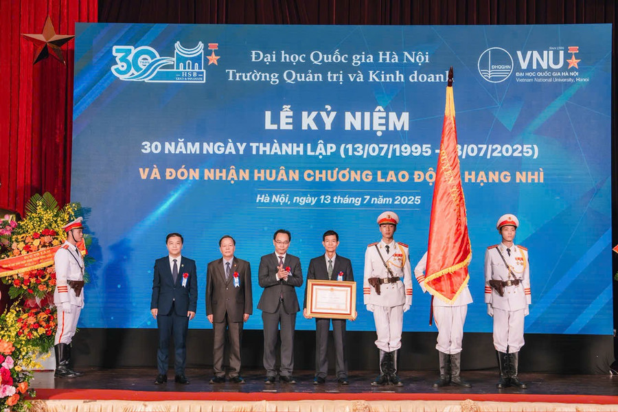 Trường Quản trị và Kinh doanh (HSB) kỷ niệm 30 năm thành lập, đón nhận Huân chương Lao động hạng Nhì- Ảnh 3. Trường Quản trị và Kinh doanh (HSB) kỷ niệm 30 năm thành lập, đón nhận Huân chương Lao động hạng Nhì- Ảnh 3.