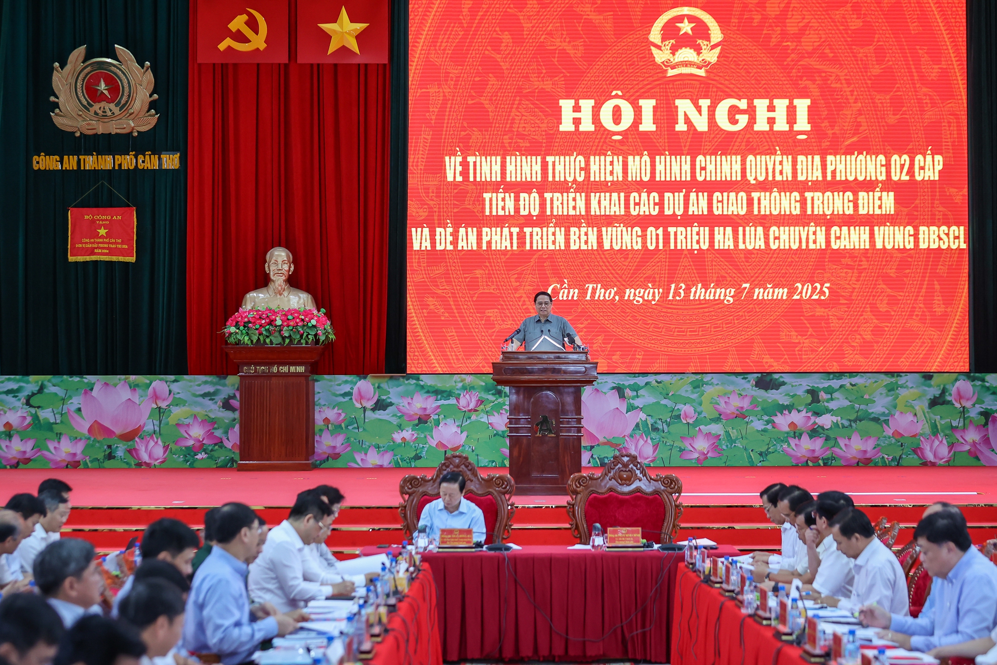 Thủ tướng: ĐBSCL cần đoàn kết hơn nữa, bứt phá, thần tốc hơn nữa- Ảnh 2. Thủ tướng: ĐBSCL cần đoàn kết hơn nữa, bứt phá, thần tốc hơn nữa- Ảnh 2.