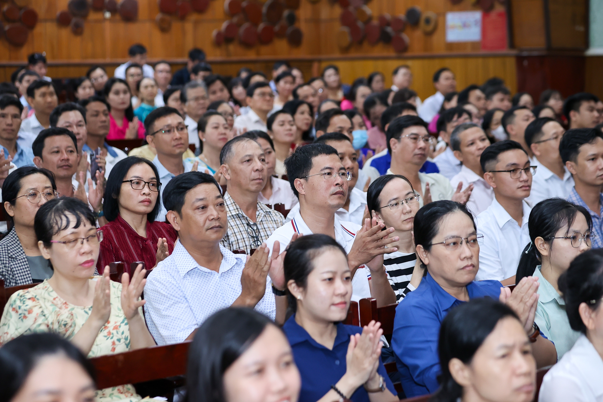 Thủ tướng Phạm Minh Chính tiếp xúc cử tri Cần Thơ- Ảnh 6. Thủ tướng Phạm Minh Chính tiếp xúc cử tri Cần Thơ- Ảnh 6.