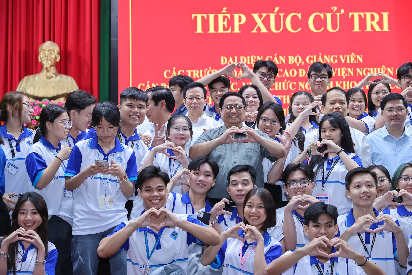 Thủ tướng Phạm Minh Chính tiếp xúc cử tri Cần Thơ- Ảnh 10. Thủ tướng Phạm Minh Chính tiếp xúc cử tri Cần Thơ- Ảnh 10.