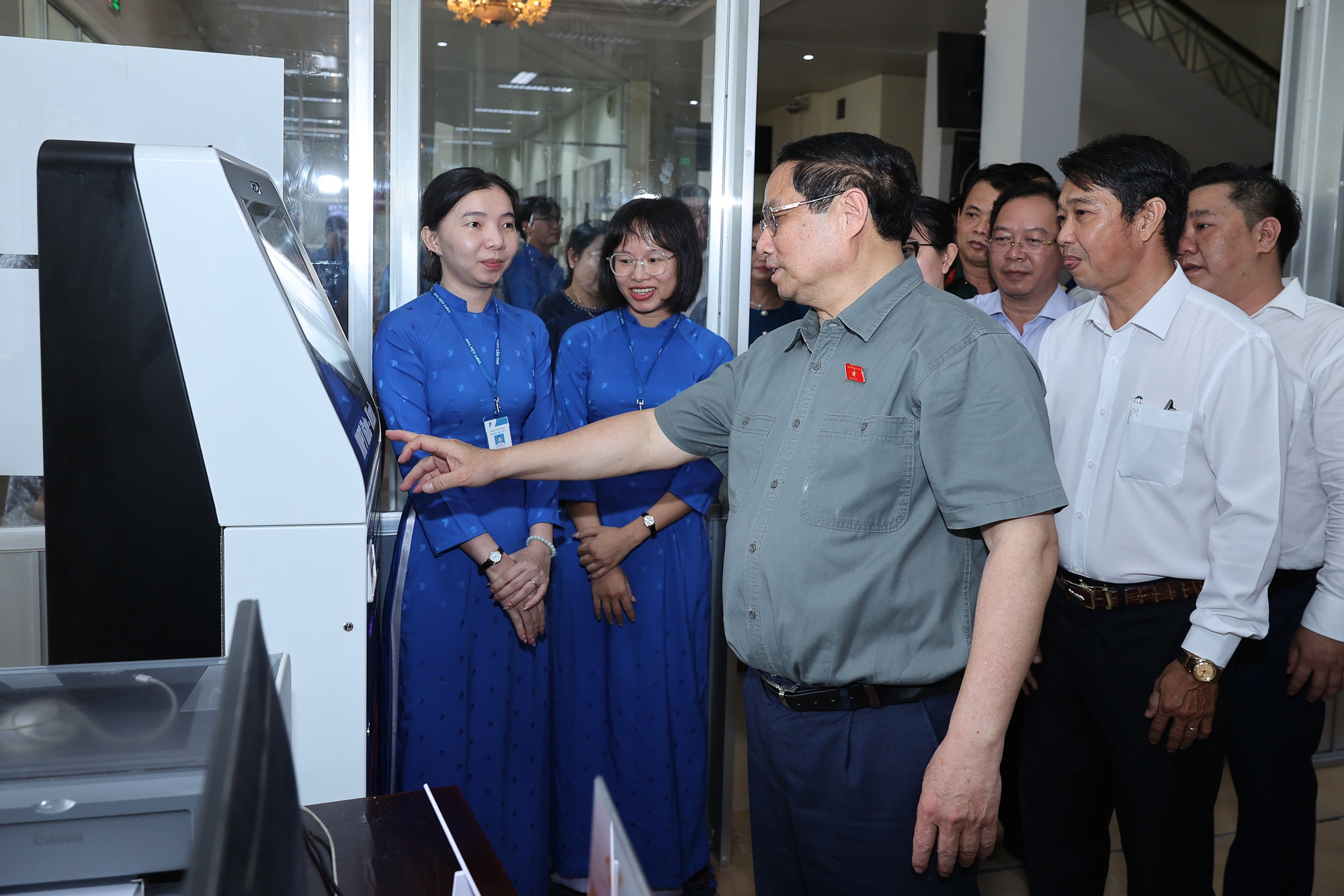 Thủ tướng kiểm tra việc vận hành chính quyền 2 cấp tại phường Ninh Kiều (Cần Thơ)- Ảnh 3. Thủ tướng kiểm tra việc vận hành chính quyền 2 cấp tại phường Ninh Kiều (Cần Thơ)- Ảnh 3.