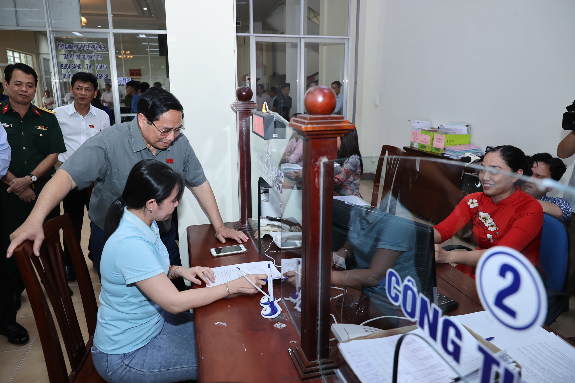 Thủ tướng kiểm tra việc vận hành chính quyền 2 cấp tại phường Ninh Kiều (Cần Thơ)- Ảnh 4. Thủ tướng kiểm tra việc vận hành chính quyền 2 cấp tại phường Ninh Kiều (Cần Thơ)- Ảnh 4.
