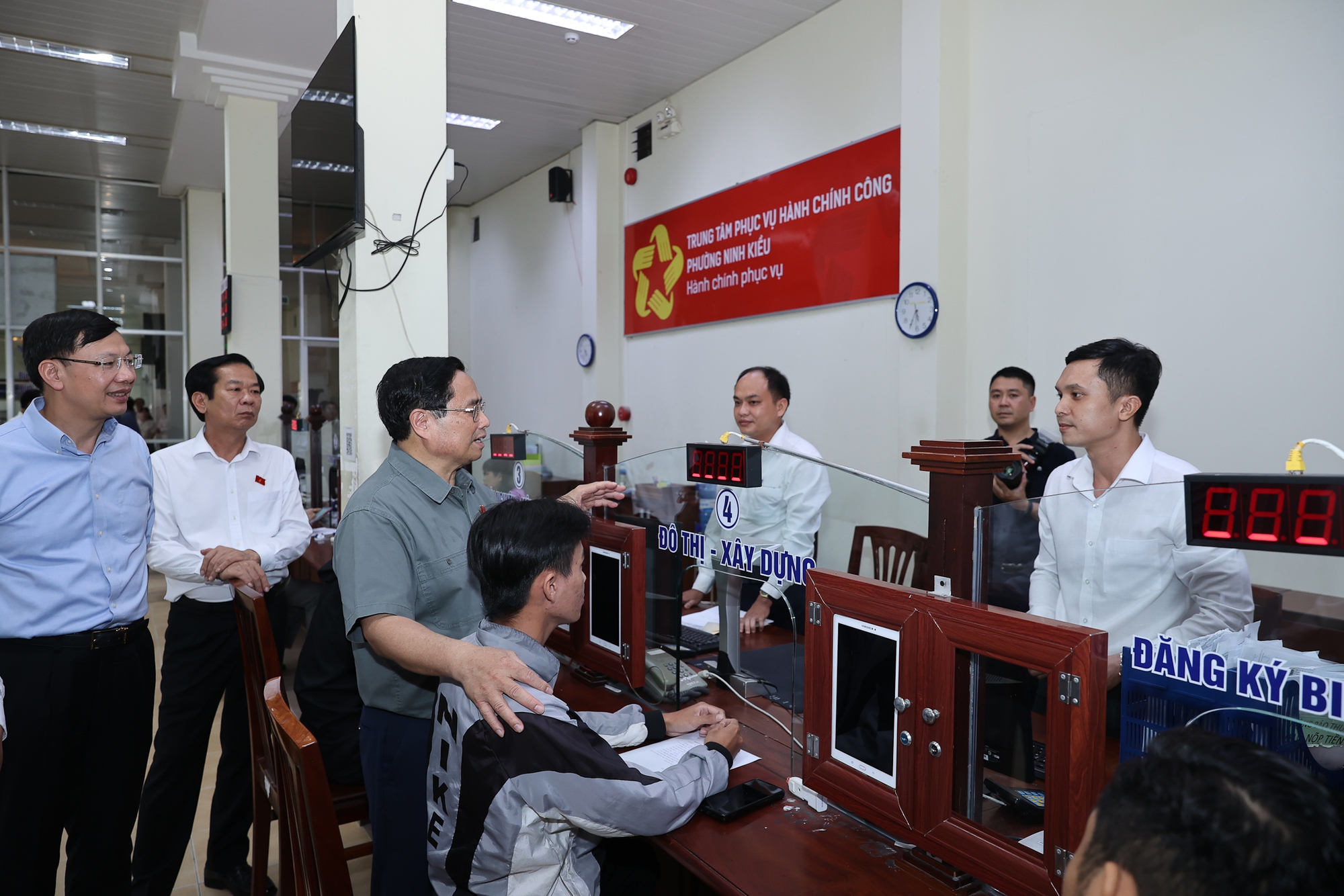 Thủ tướng kiểm tra việc vận hành chính quyền 2 cấp tại phường Ninh Kiều (Cần Thơ)- Ảnh 5. Thủ tướng kiểm tra việc vận hành chính quyền 2 cấp tại phường Ninh Kiều (Cần Thơ)- Ảnh 5.
