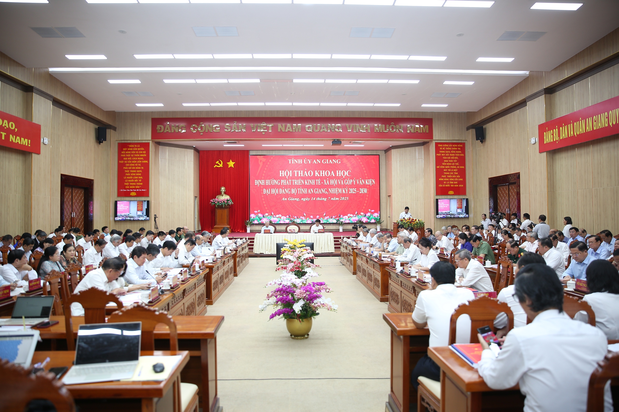 An Giang: Lựa chọn phát triển cho vị trí đặc biệt, tiềm năng độc đáo- Ảnh 1. An Giang: Lựa chọn phát triển cho vị trí đặc biệt, tiềm năng độc đáo- Ảnh 1.