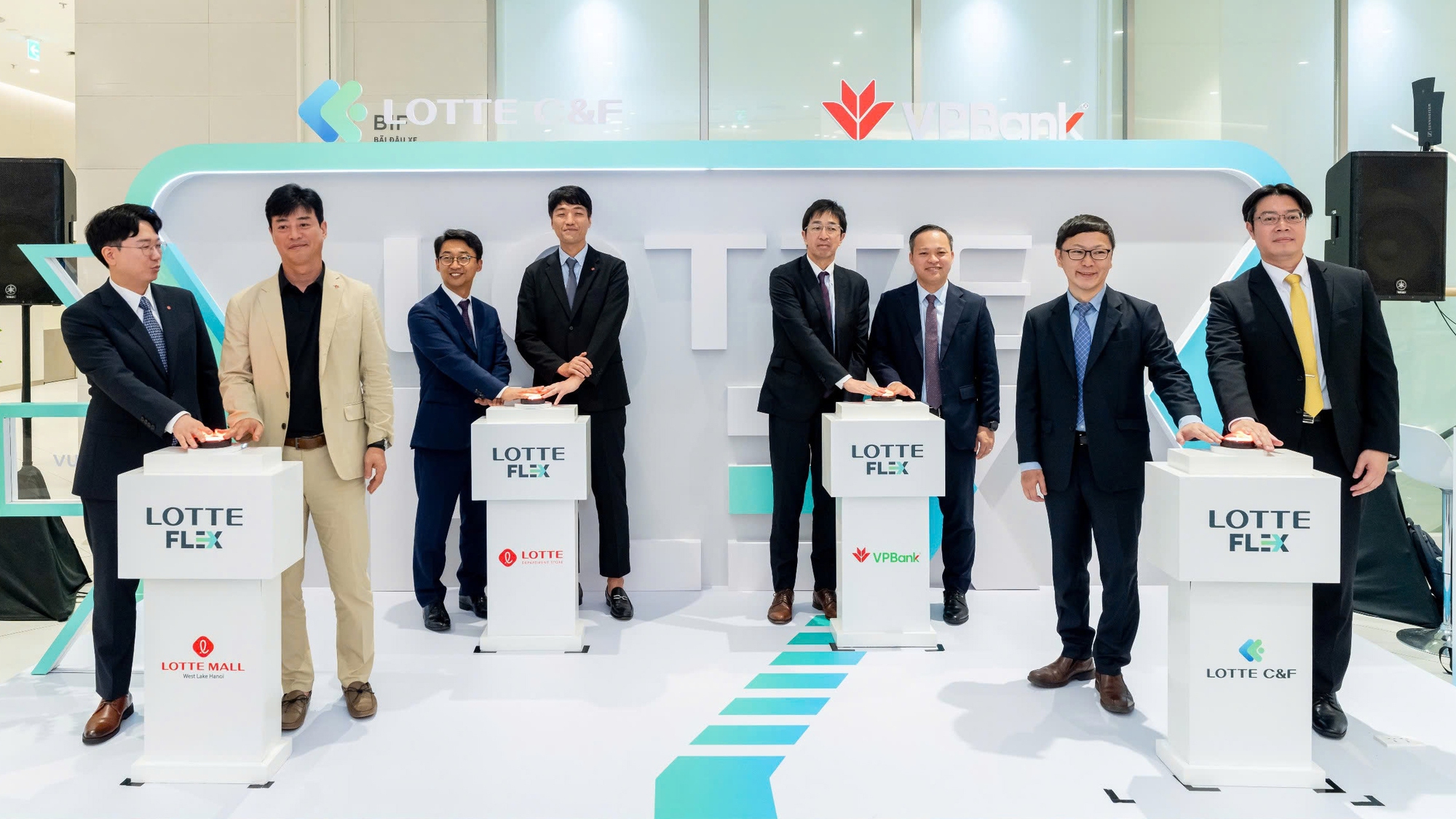 VPBank bắt tay đối tác ra mắt LOTTE FLEX - Ảnh 1. VPBank bắt tay đối tác ra mắt LOTTE FLEX - Ảnh 1.