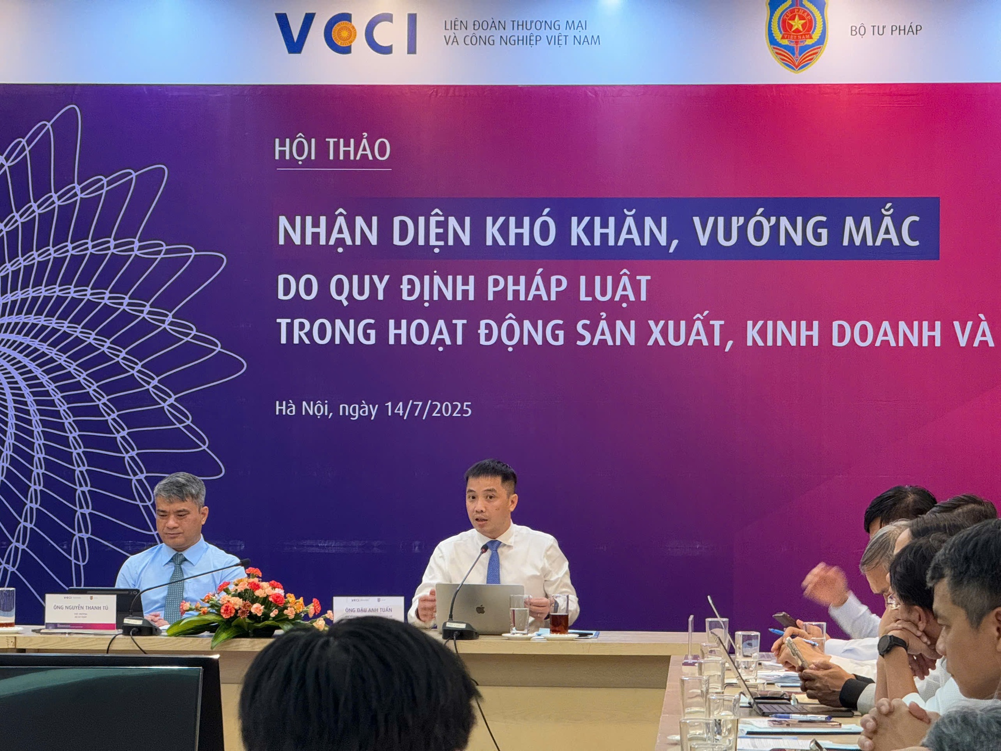 Gỡ vướng mắc về quy định kinh doanh, thúc đẩy doanh nghiệp phát triển- Ảnh 2. Gỡ vướng mắc về quy định kinh doanh, thúc đẩy doanh nghiệp phát triển- Ảnh 2.