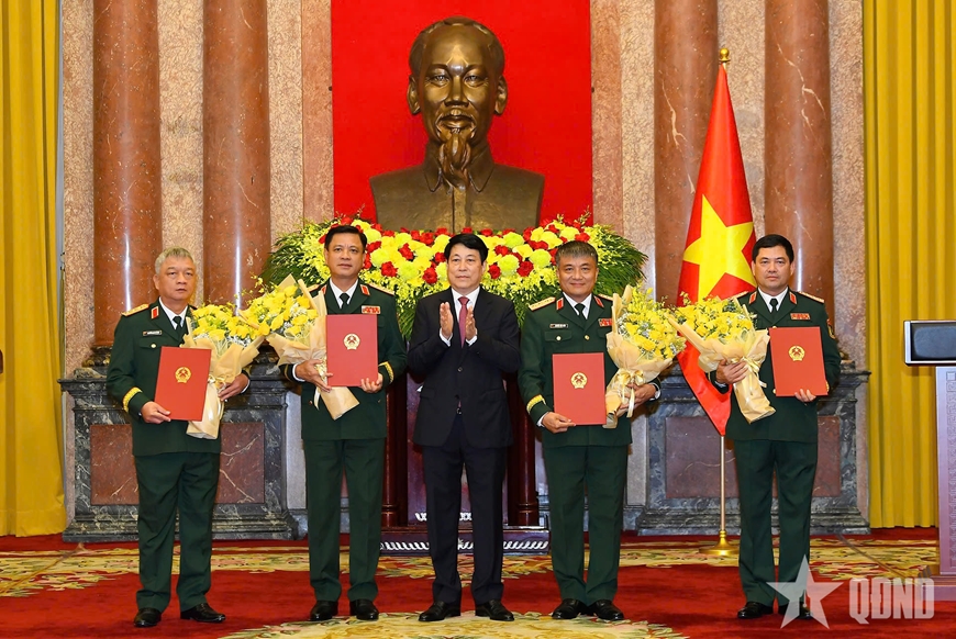 Chủ tịch nước trao Quyết định thăng quân hàm; cấp bậc hàm Đại tướng, Thượng tướng đối với sĩ quan Quân đội và Công an- Ảnh 2. Chủ tịch nước trao Quyết định thăng quân hàm; cấp bậc hàm Đại tướng, Thượng tướng đối với sĩ quan Quân đội và Công an- Ảnh 2.
