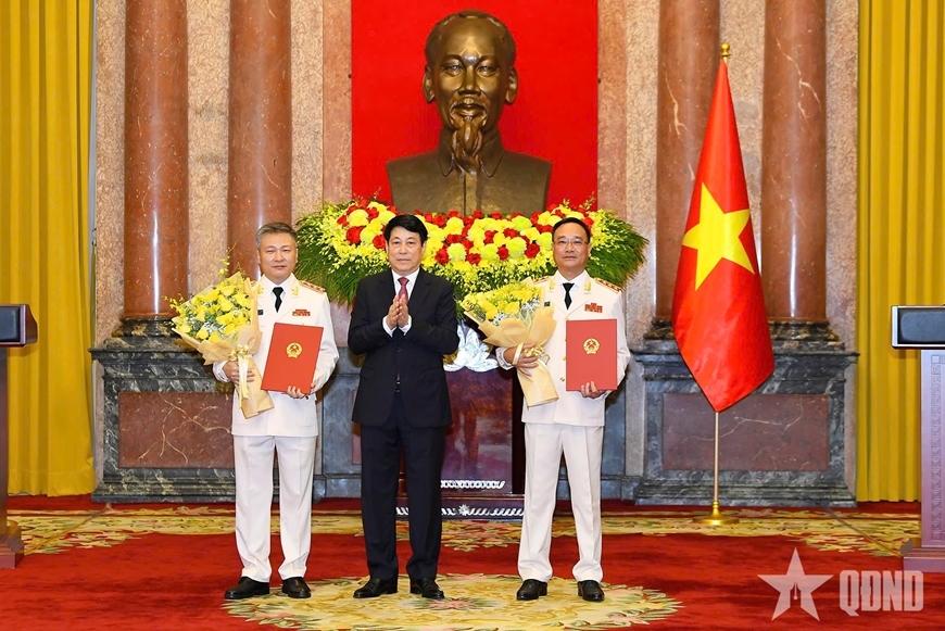 Chủ tịch nước trao Quyết định thăng quân hàm; cấp bậc hàm Đại tướng, Thượng tướng đối với sĩ quan Quân đội và Công an- Ảnh 3. Chủ tịch nước trao Quyết định thăng quân hàm; cấp bậc hàm Đại tướng, Thượng tướng đối với sĩ quan Quân đội và Công an- Ảnh 3.