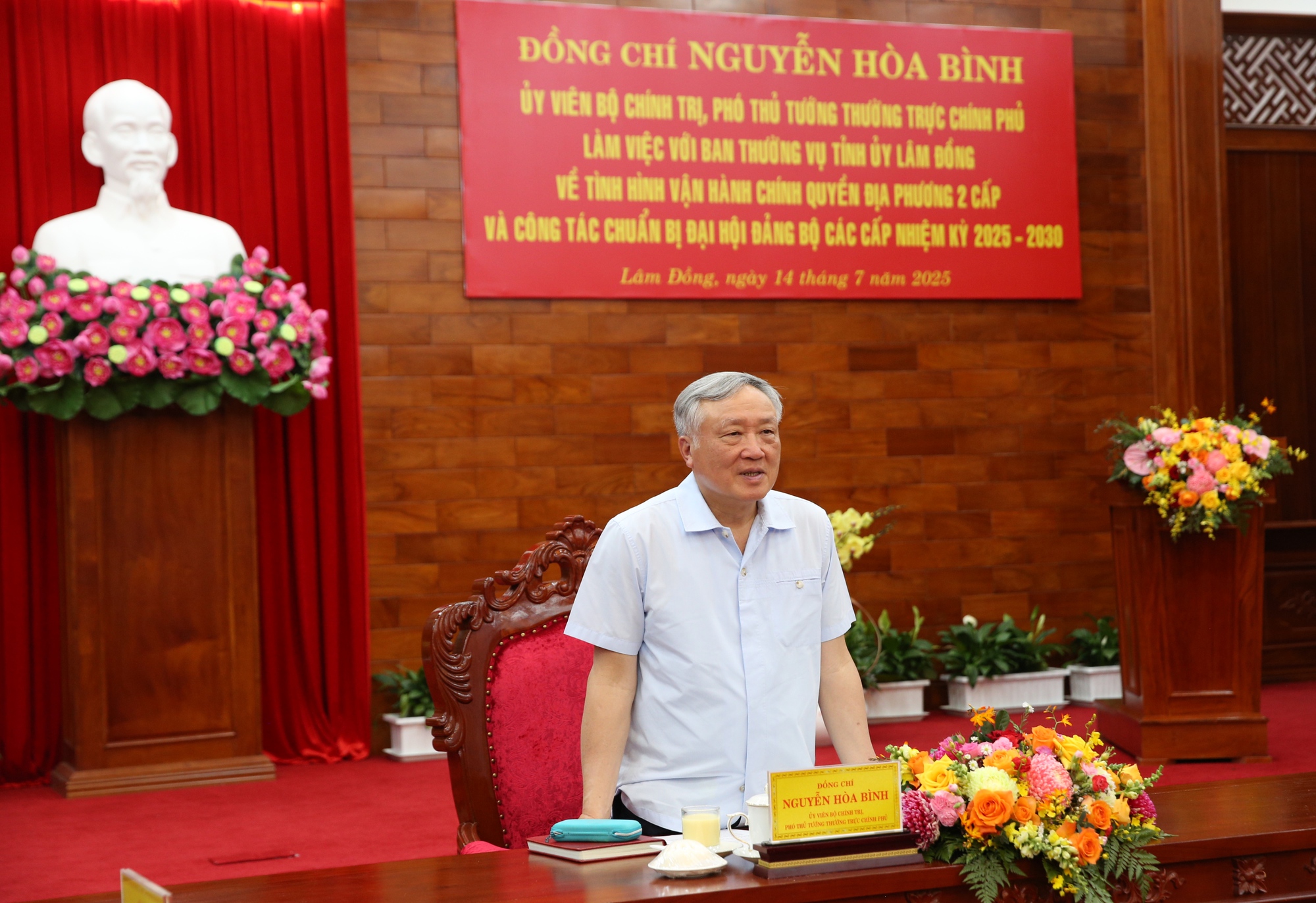 Phó Thủ tướng Thường trực Nguyễn Hòa Bình: Chính quyền địa phương 2 cấp của tỉnh Lâm Đồng vận hành khá suôn sẻ, trơn tru- Ảnh 1. Phó Thủ tướng Thường trực Nguyễn Hòa Bình: Chính quyền địa phương 2 cấp của tỉnh Lâm Đồng vận hành khá suôn sẻ, trơn tru- Ảnh 1.
