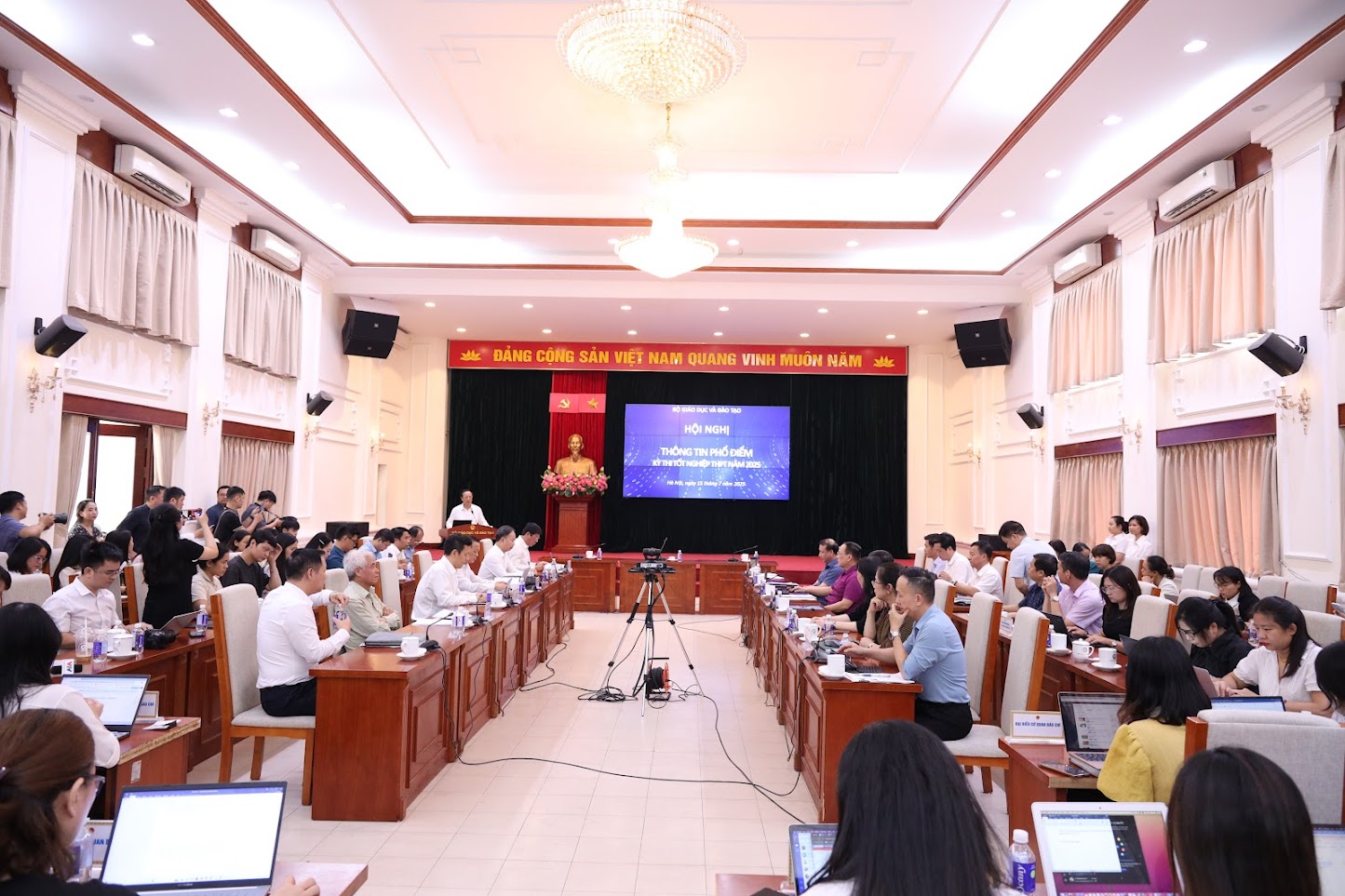 Kỳ thi tốt nghiệp THPT 2025: Thành công trong đổi mới, hướng tới 'học thật, thi thật, kết quả thật'- Ảnh 1. Kỳ thi tốt nghiệp THPT 2025: Thành công trong đổi mới, hướng tới 'học thật, thi thật, kết quả thật'- Ảnh 1.