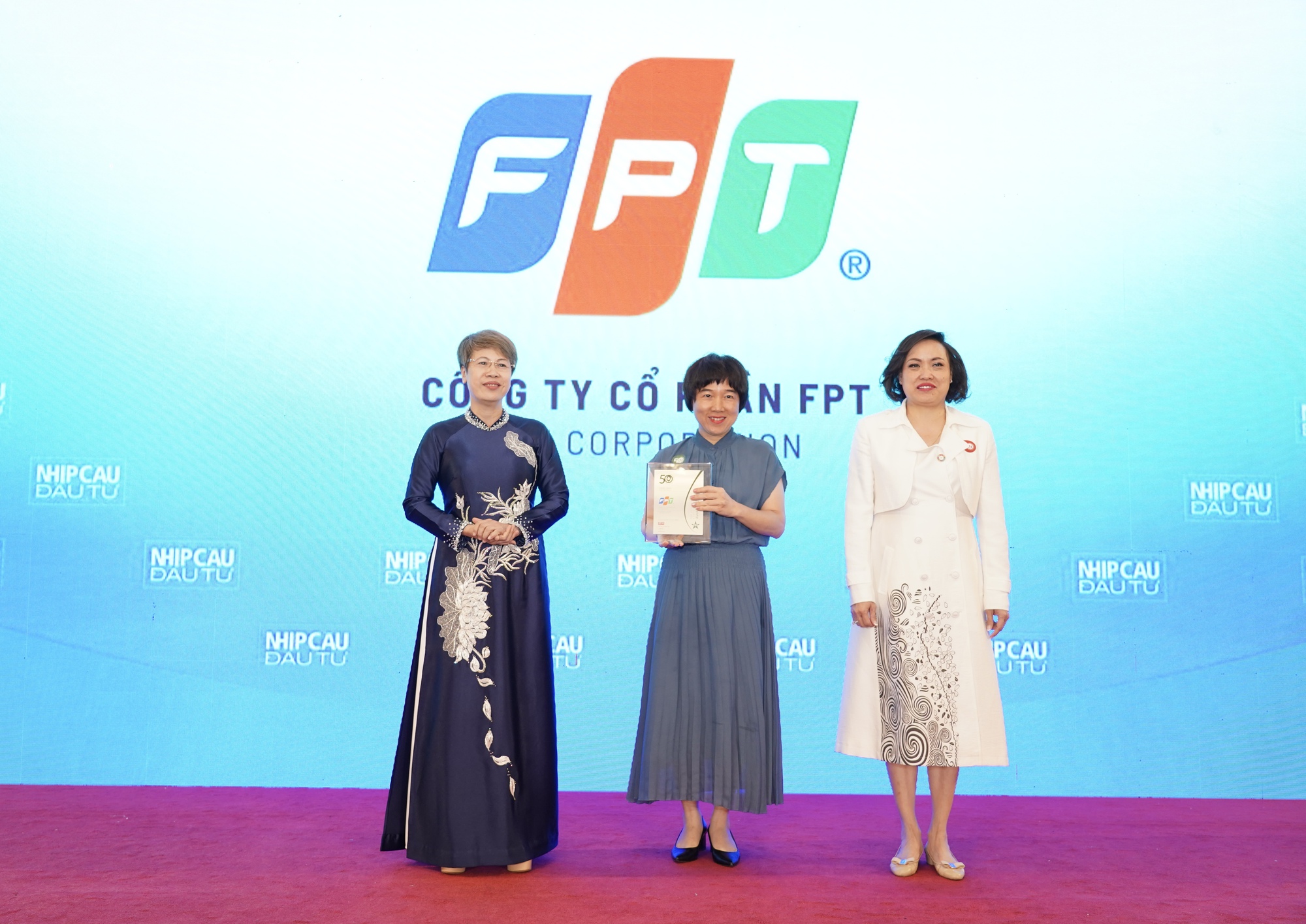 FPT được vinh danh Top 50 doanh nghiệp phát triển bền vững tiêu biểu- Ảnh 1. FPT được vinh danh Top 50 doanh nghiệp phát triển bền vững tiêu biểu- Ảnh 1.