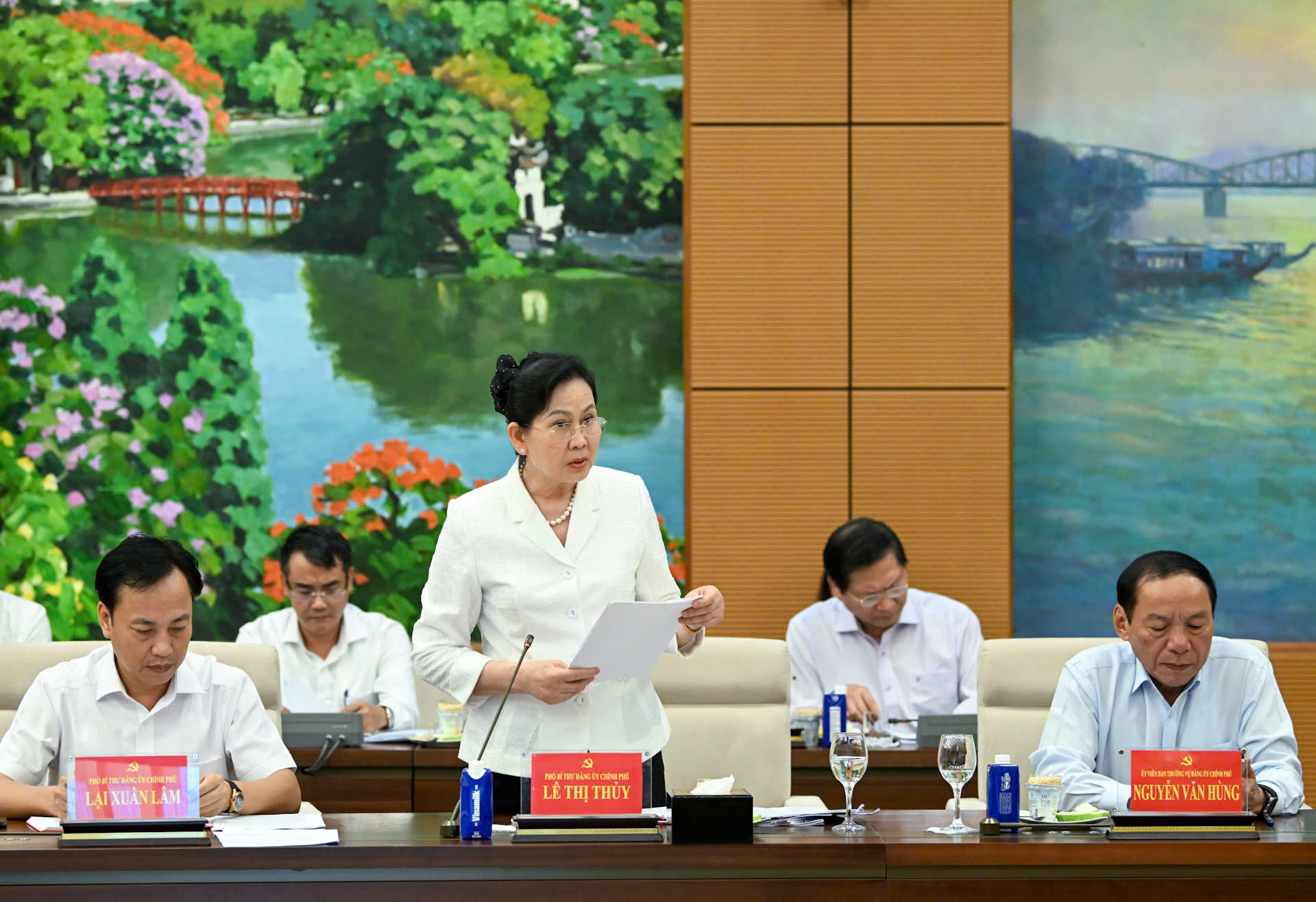 Vừa thực hiện sắp xếp lại giang sơn vừa đề ra các giải pháp để thúc đẩy tăng trưởng- Ảnh 3. Vừa thực hiện sắp xếp lại giang sơn vừa đề ra các giải pháp để thúc đẩy tăng trưởng- Ảnh 3.