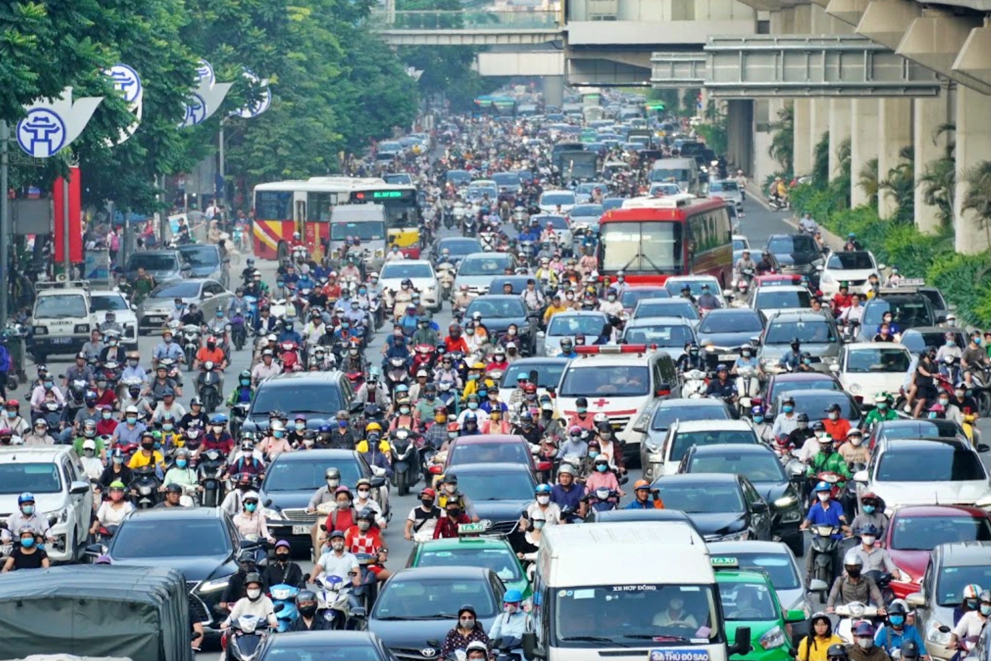 SHRNUTÍ: Diskuse „Rozhodně chránit životní prostředí a zdraví obyvatel hlavního města“ - Foto 1. TỔNG THUẬT: Tọa đàm