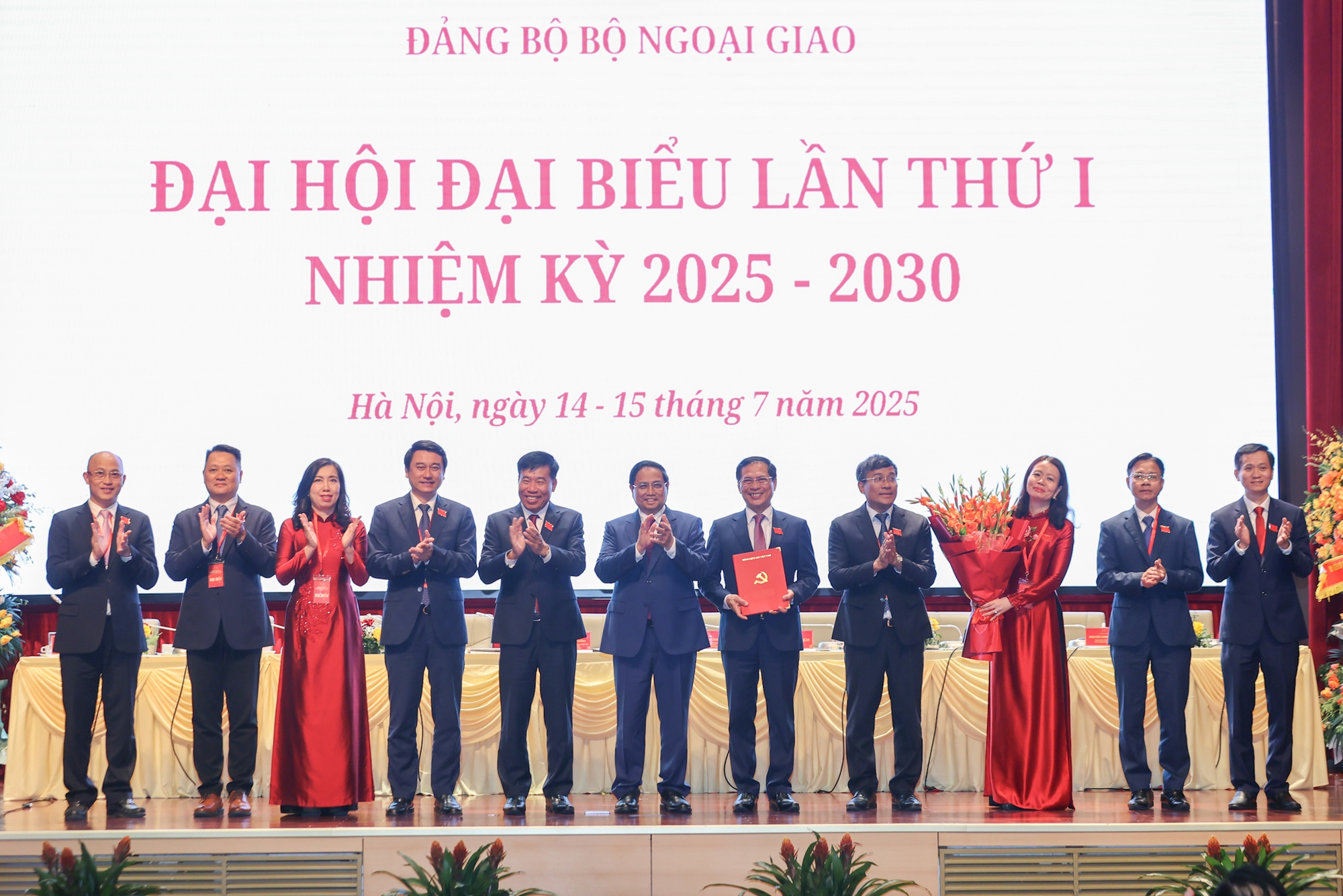 Thủ tướng: Xây dựng ngành ngoại giao chuyên nghiệp, văn minh, hiện đại, nhân văn, hiệu quả- Ảnh 8. Thủ tướng: Xây dựng ngành ngoại giao chuyên nghiệp, văn minh, hiện đại, nhân văn, hiệu quả- Ảnh 8.