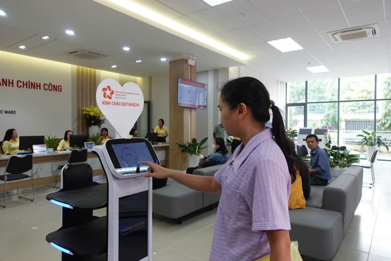 Công nghệ số giúp chính quyền địa phương 2 cấp hiệu quả, phục vụ tốt hơn- Ảnh 1. Công nghệ số giúp chính quyền địa phương 2 cấp hiệu quả, phục vụ tốt hơn- Ảnh 1.