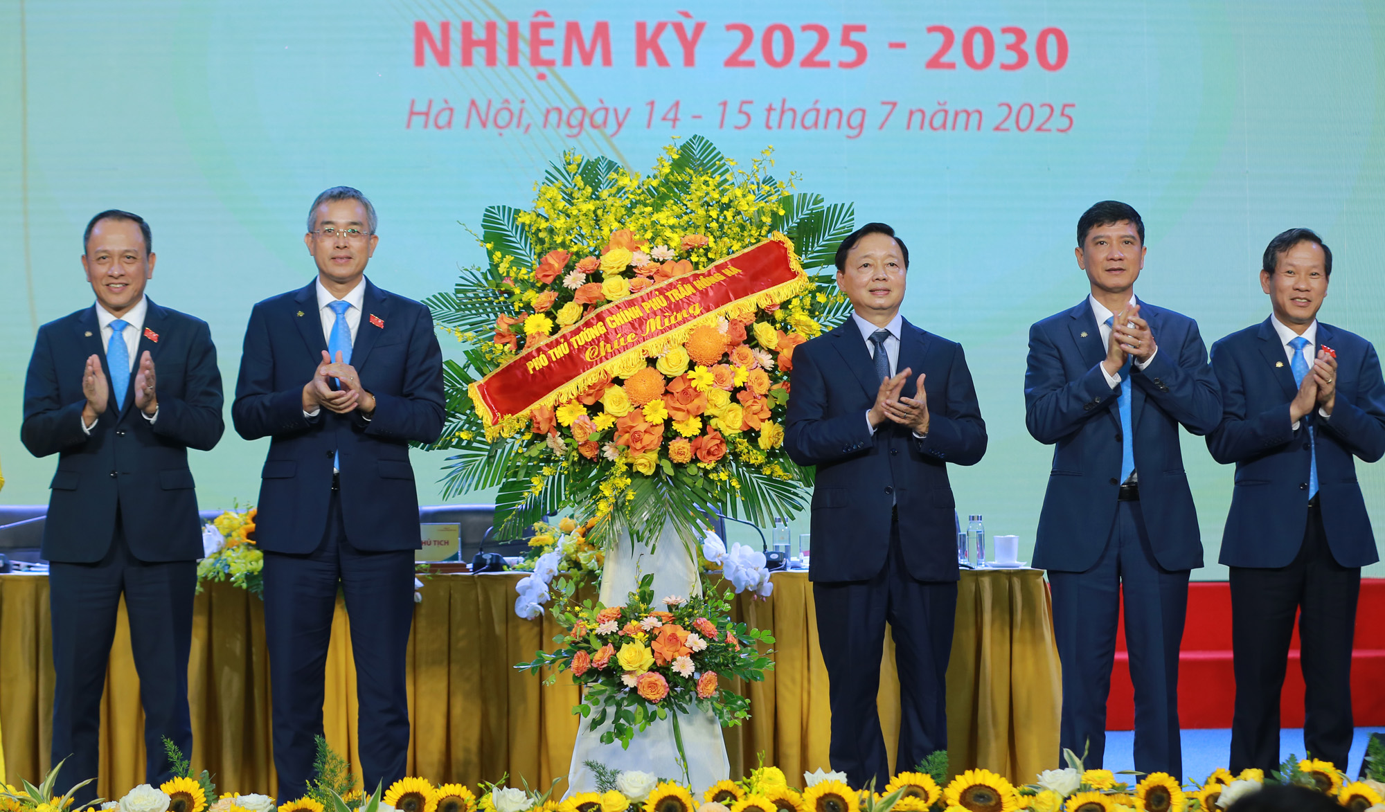 Vietnam Airlines phải là 'hạt nhân' kiến tạo kỳ tích mới cho hàng không Việt Nam- Ảnh 3. Vietnam Airlines phải là 'hạt nhân' kiến tạo kỳ tích mới cho hàng không Việt Nam- Ảnh 3.