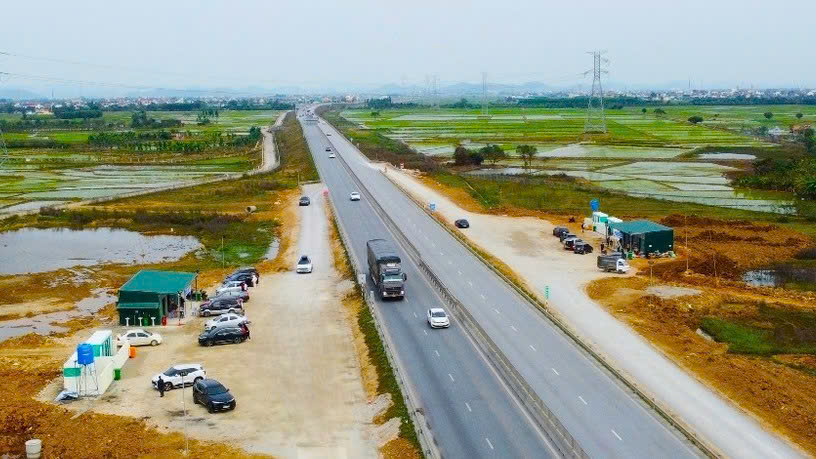 Rút ngắn tối đa thủ tục, khẩn trương hoàn thành xây trạm dừng nghỉ trên cao tốc- Ảnh 1. Rút ngắn tối đa thủ tục, khẩn trương hoàn thành xây trạm dừng nghỉ trên cao tốc- Ảnh 1.