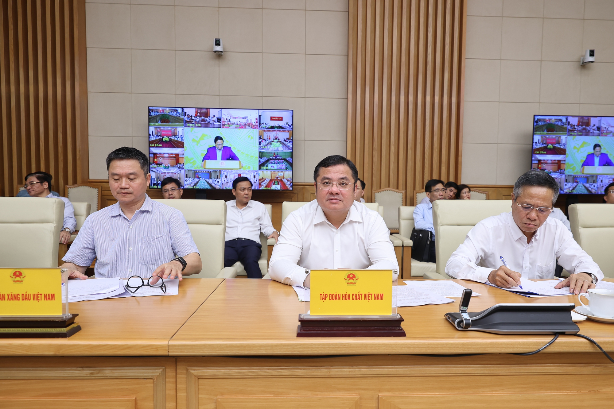 Thủ tướng: Tăng trưởng 8,3-8,5% năm 2025 không là 'mục tiêu bất khả thi'- Ảnh 12. Thủ tướng: Tăng trưởng 8,3-8,5% năm 2025 không là 'mục tiêu bất khả thi'- Ảnh 12.