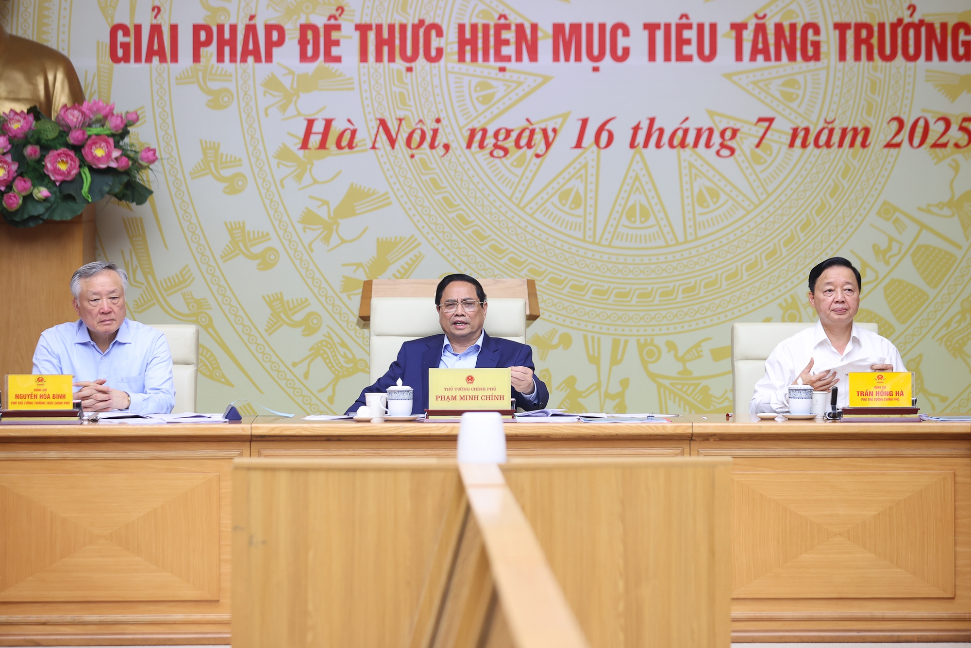 Thủ tướng: Tăng trưởng 8,3-8,5% năm 2025 không là 'mục tiêu bất khả thi'- Ảnh 2. Thủ tướng: Tăng trưởng 8,3-8,5% năm 2025 không là 'mục tiêu bất khả thi'- Ảnh 2.