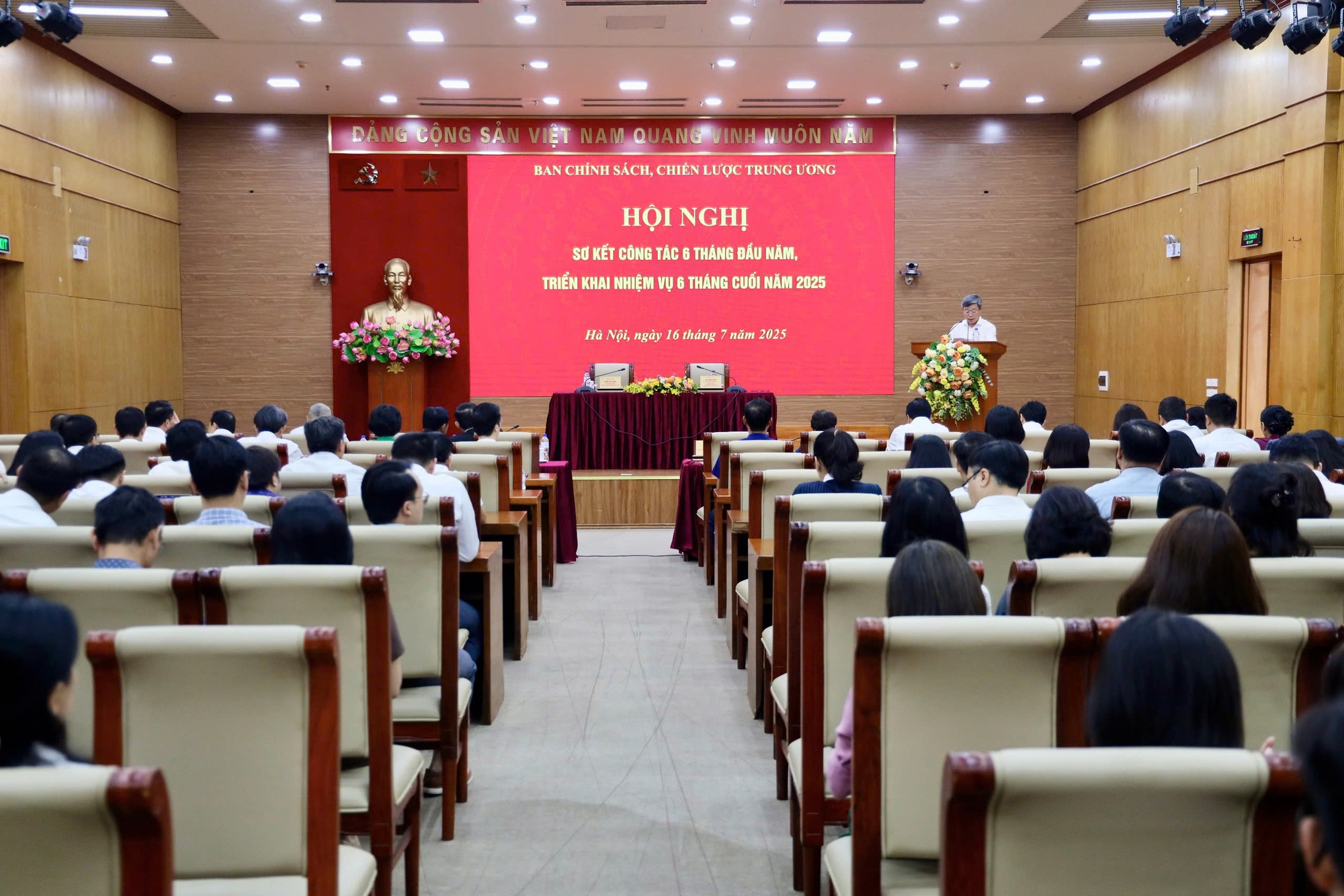 Ban Chính sách, chiến lược Trung ương tiếp tục thể hiện vai trò tham mưu chiến lược hàng đầu của Đảng về KTXH- Ảnh 1. Ban Chính sách, chiến lược Trung ương tiếp tục thể hiện vai trò tham mưu chiến lược hàng đầu của Đảng về KTXH- Ảnh 1.