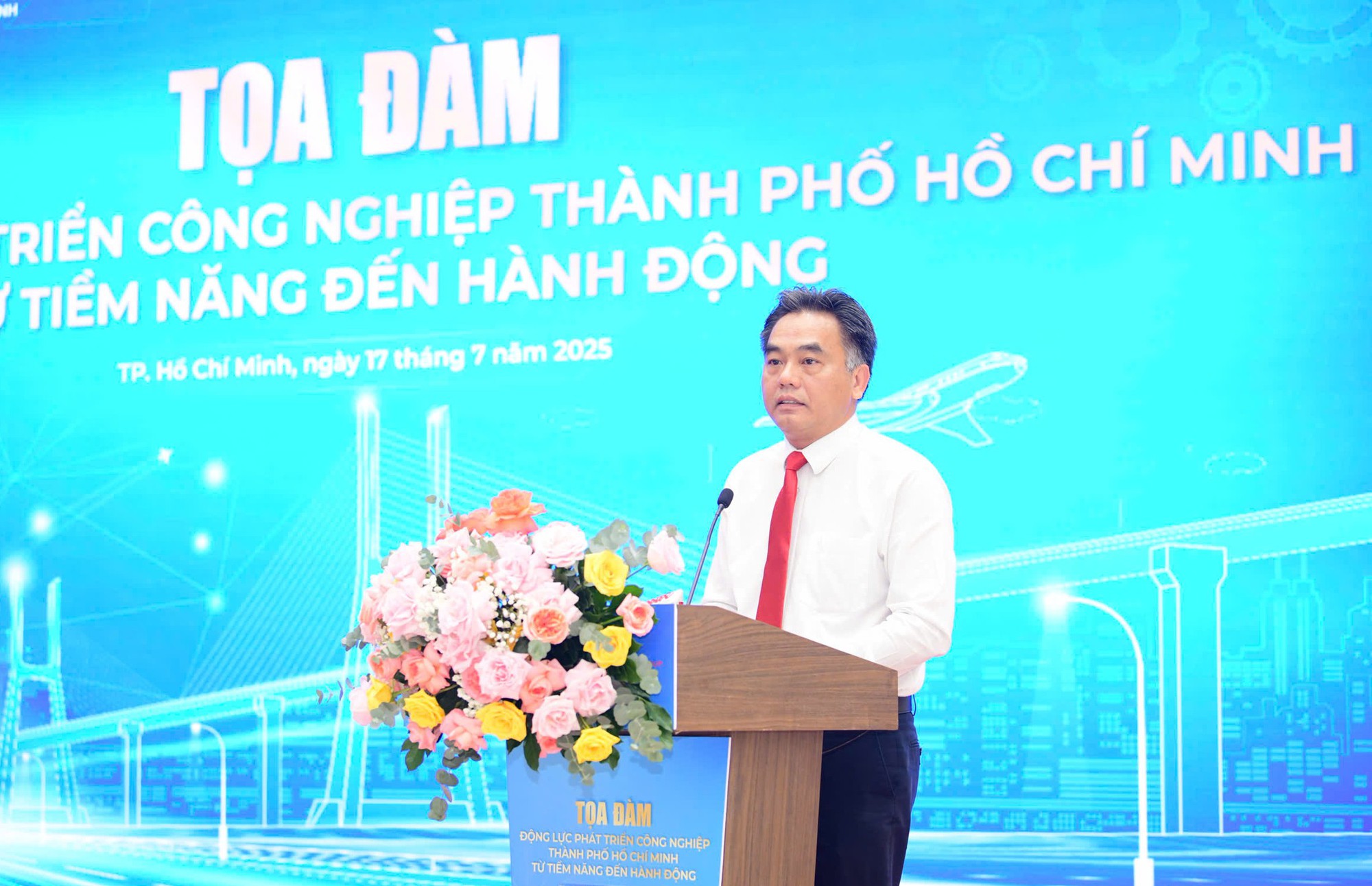 TPHCM hướng tới trở thành trung tâm sản xuất, đổi mới sáng tạo, logistics của khu vực- Ảnh 2. TPHCM hướng tới trở thành trung tâm sản xuất, đổi mới sáng tạo, logistics của khu vực- Ảnh 2.