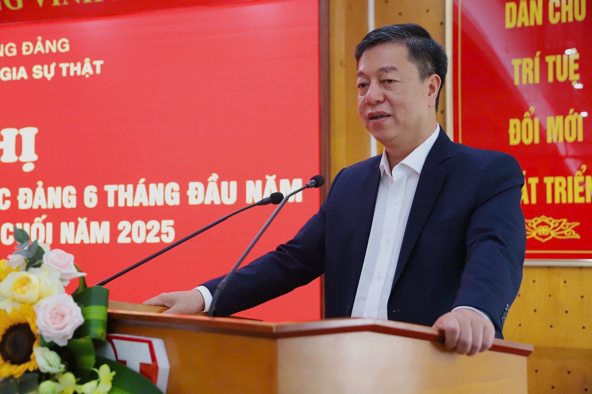 Chuyển đổi số mạnh mẽ, ứng dụng công nghệ hiện đại trong xuất bản- Ảnh 2. Chuyển đổi số mạnh mẽ, ứng dụng công nghệ hiện đại trong xuất bản- Ảnh 2.