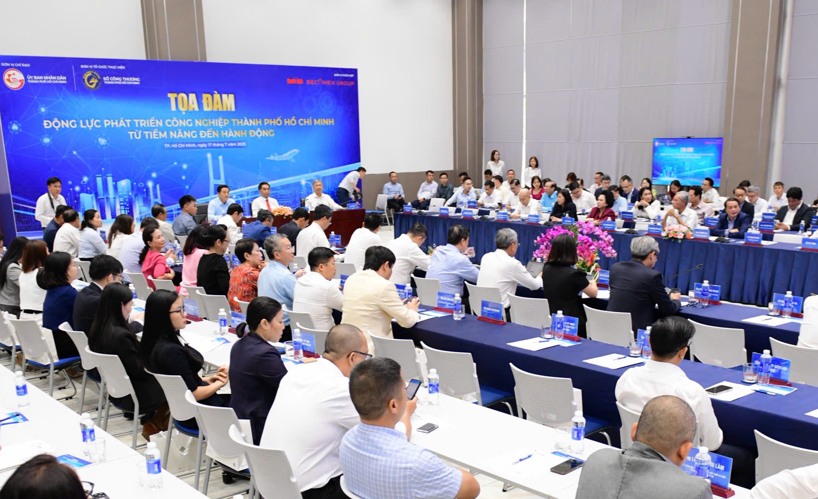TPHCM hướng tới trở thành trung tâm sản xuất, đổi mới sáng tạo, logistics của khu vực- Ảnh 1. TPHCM hướng tới trở thành trung tâm sản xuất, đổi mới sáng tạo, logistics của khu vực- Ảnh 1.