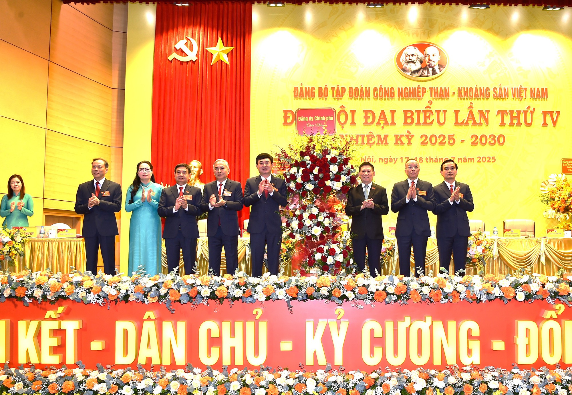 Phó Thủ tướng Hồ Đức Phớc dự Đại hội Tập đoàn Công nghiệp Than - Khoáng sản Việt Nam- Ảnh 2.