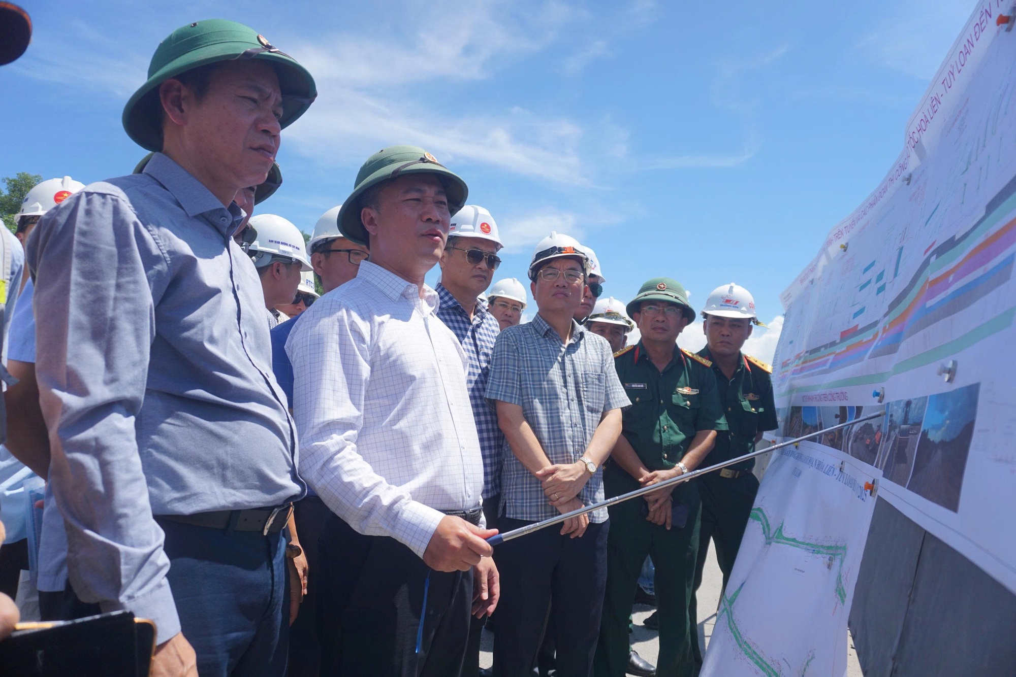 Đẩy nhanh tiến độ, sớm về đích dự án cao tốc Hòa Liên – Túy Loan- Ảnh 1. Đẩy nhanh tiến độ, sớm về đích dự án cao tốc Hòa Liên – Túy Loan- Ảnh 1.