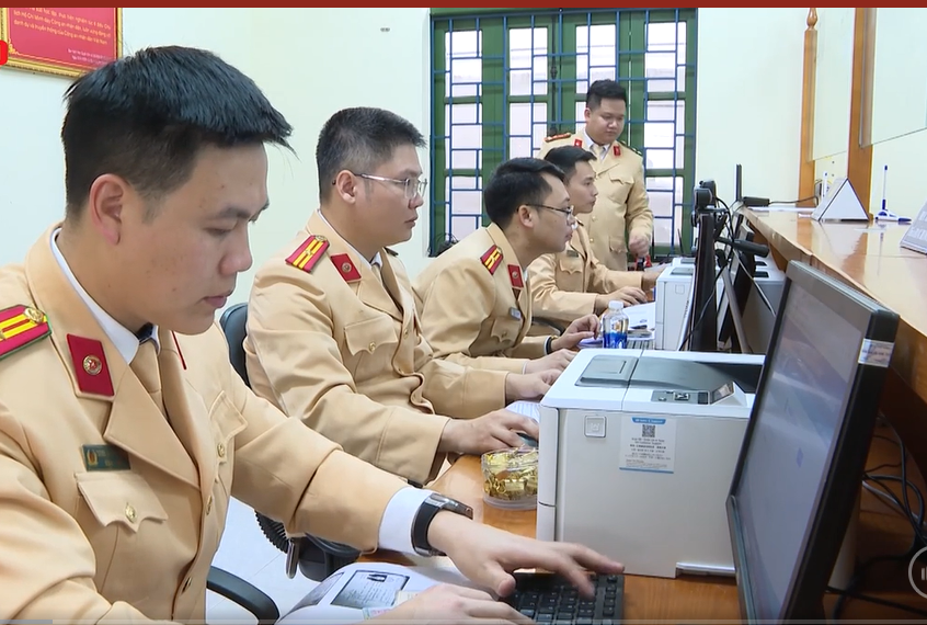Xử lý dứt điểm tồn đọng về sát hạch, cấp đổi giấy phép lái xe trước 30/7- Ảnh 1. Xử lý dứt điểm tồn đọng về sát hạch, cấp đổi giấy phép lái xe trước 30/7- Ảnh 1.