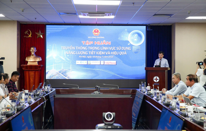 Nâng cao năng lực truyền thông về tiết kiệm năng lượng- Ảnh 1. Nâng cao năng lực truyền thông về tiết kiệm năng lượng- Ảnh 1.