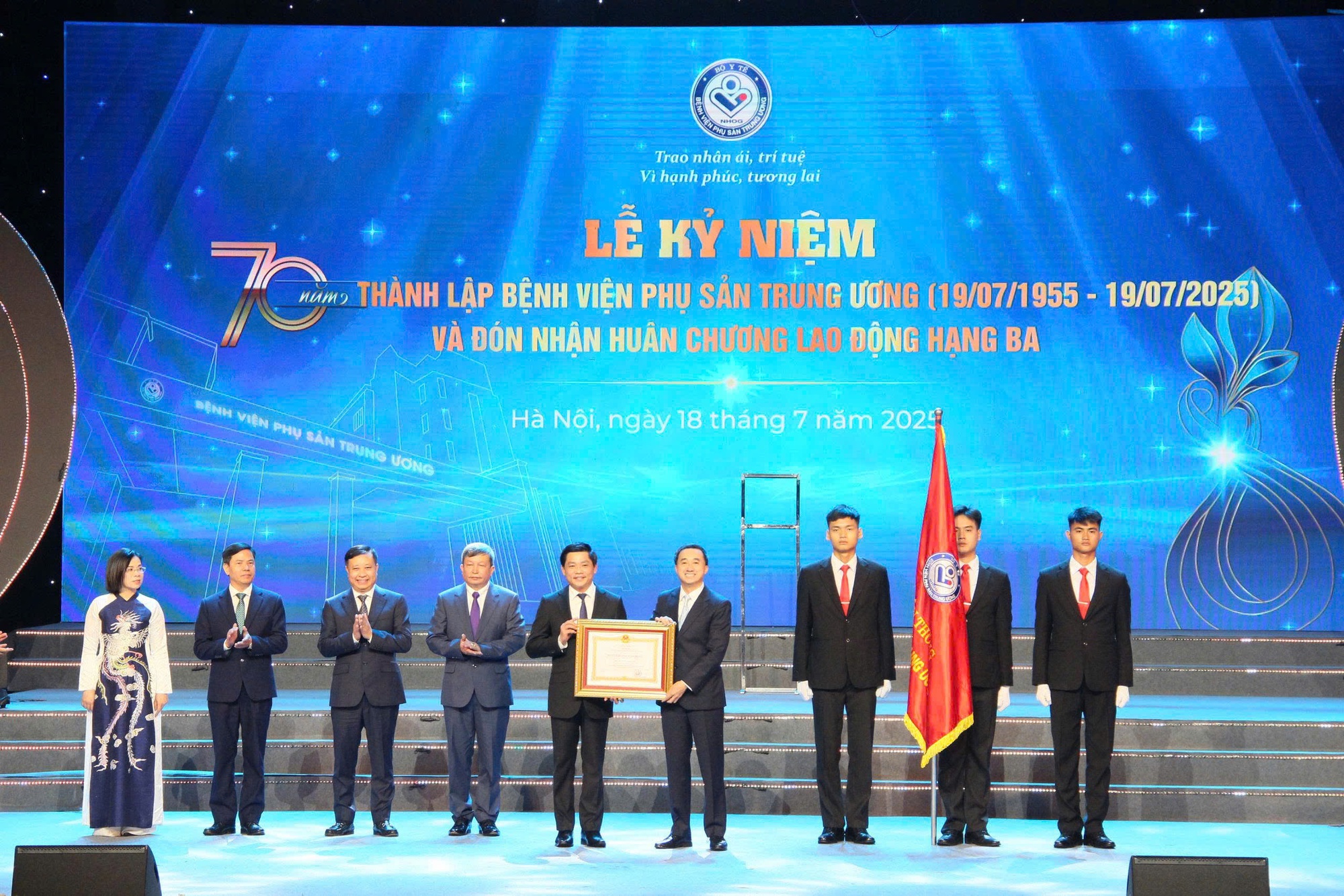 Bệnh viện đầu tiên áp dụng thành công kỹ thuật Lisa và Insure cho trẻ sinh cực non, suy hô hấp nặng- Ảnh 1. Bệnh viện đầu tiên áp dụng thành công kỹ thuật Lisa và Insure cho trẻ sinh cực non, suy hô hấp nặng- Ảnh 1.