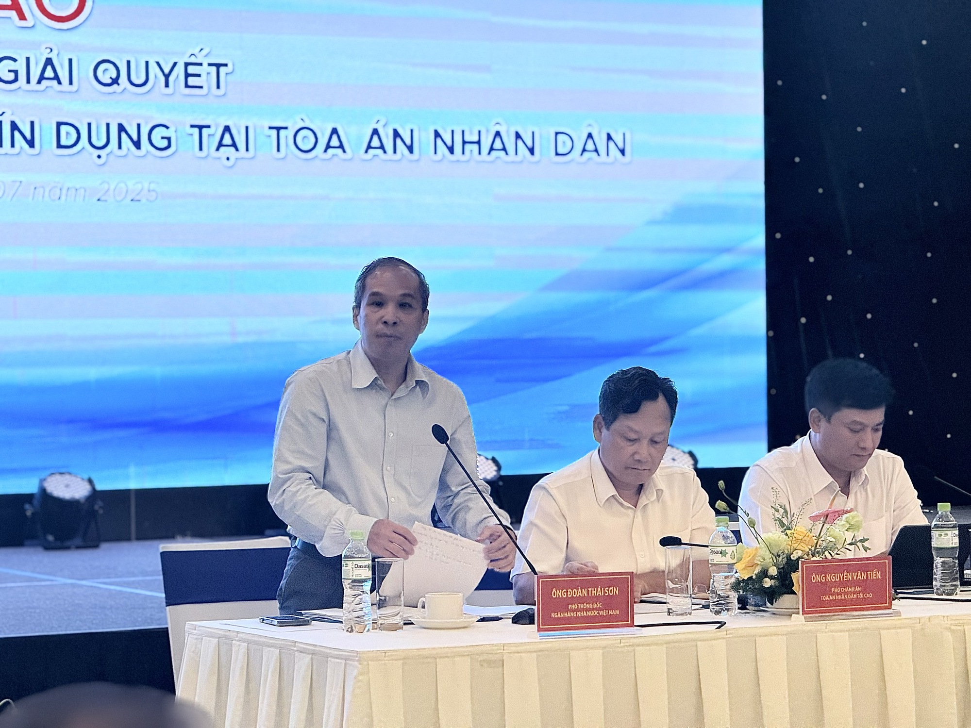 Các ngân hàng phối hợp chặt chẽ với Tòa án gỡ vướng xử lý nợ xấu- Ảnh 2. Các ngân hàng phối hợp chặt chẽ với Tòa án gỡ vướng xử lý nợ xấu- Ảnh 2.