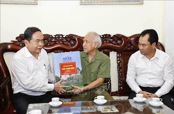 Chủ tịch Quốc hội tri ân các anh hùng liệt sĩ, người có công tại tỉnh Thái Nguyên- Ảnh 4.
