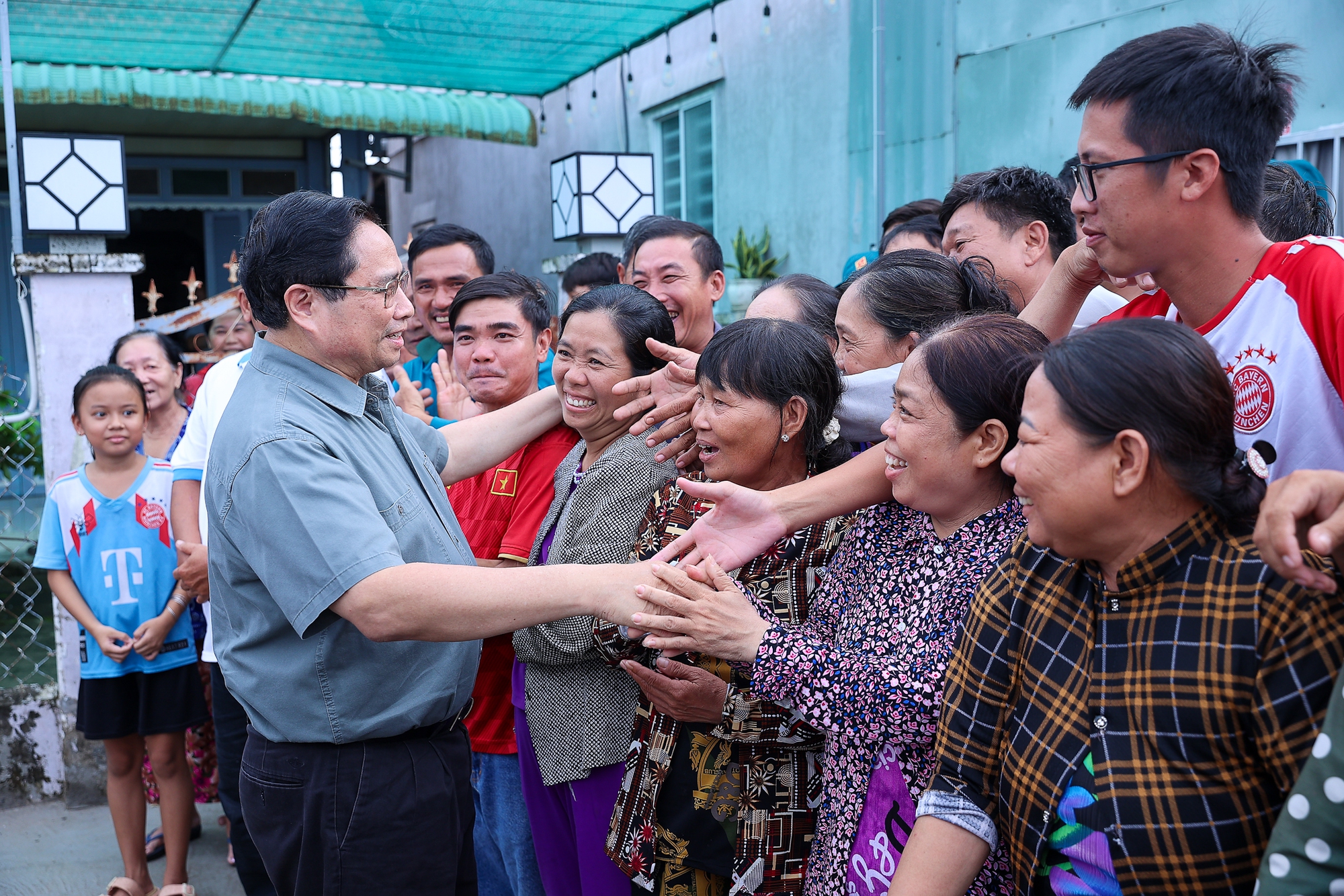 Thủ tướng tưởng niệm, tri ân các anh hùng liệt sĩ, người có công tại tỉnh An Giang- Ảnh 7. Thủ tướng tưởng niệm, tri ân các anh hùng liệt sĩ, người có công tại tỉnh An Giang- Ảnh 7.