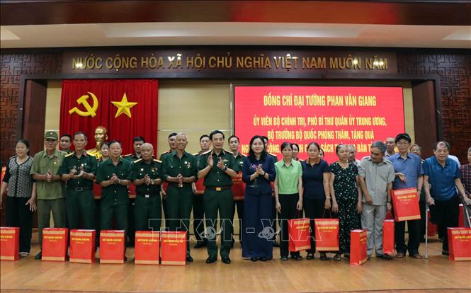 Đoàn công tác của Trung ương thăm gia đình chính sách, người có công với cách mạng tại Hà Tĩnh, Đắk Lắk- Ảnh 10. Đoàn công tác của Trung ương thăm gia đình chính sách, người có công với cách mạng tại Hà Tĩnh, Đắk Lắk- Ảnh 10.