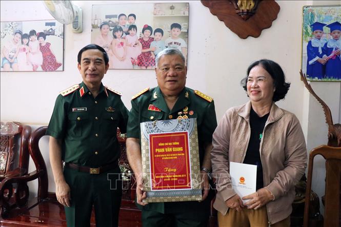 Đoàn công tác của Trung ương thăm gia đình chính sách, người có công với cách mạng tại Hà Tĩnh, Đắk Lắk- Ảnh 9. Đoàn công tác của Trung ương thăm gia đình chính sách, người có công với cách mạng tại Hà Tĩnh, Đắk Lắk- Ảnh 9.