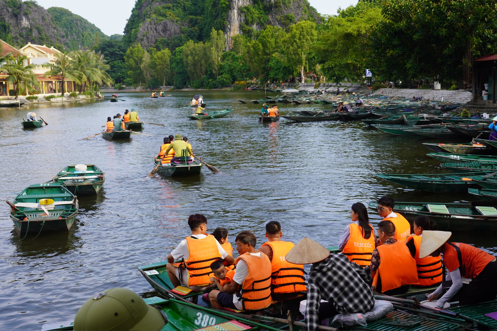 Ninh Bình chủ động bảo đảm an toàn cho khách du lịch trước mưa bão- Ảnh 2.