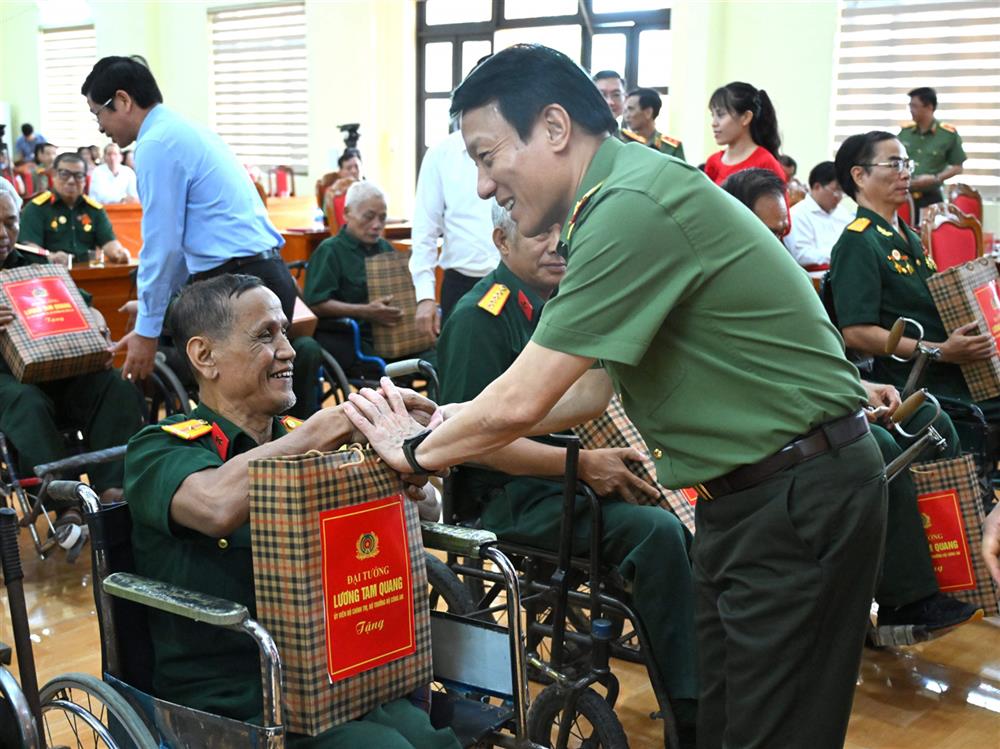 Lãnh đạo Đảng, Nhà nước quan tâm chăm lo cho người có công- Ảnh 4. Lãnh đạo Đảng, Nhà nước quan tâm chăm lo cho người có công- Ảnh 4.