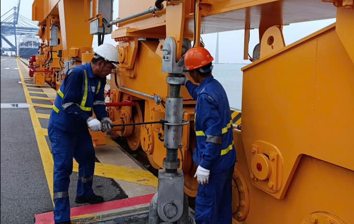 Dừng chạy tàu hỏa chở khách, ngưng nhận hàng hóa tại cảng biển- Ảnh 2. Dừng chạy tàu hỏa chở khách, ngưng nhận hàng hóa tại cảng biển- Ảnh 2.