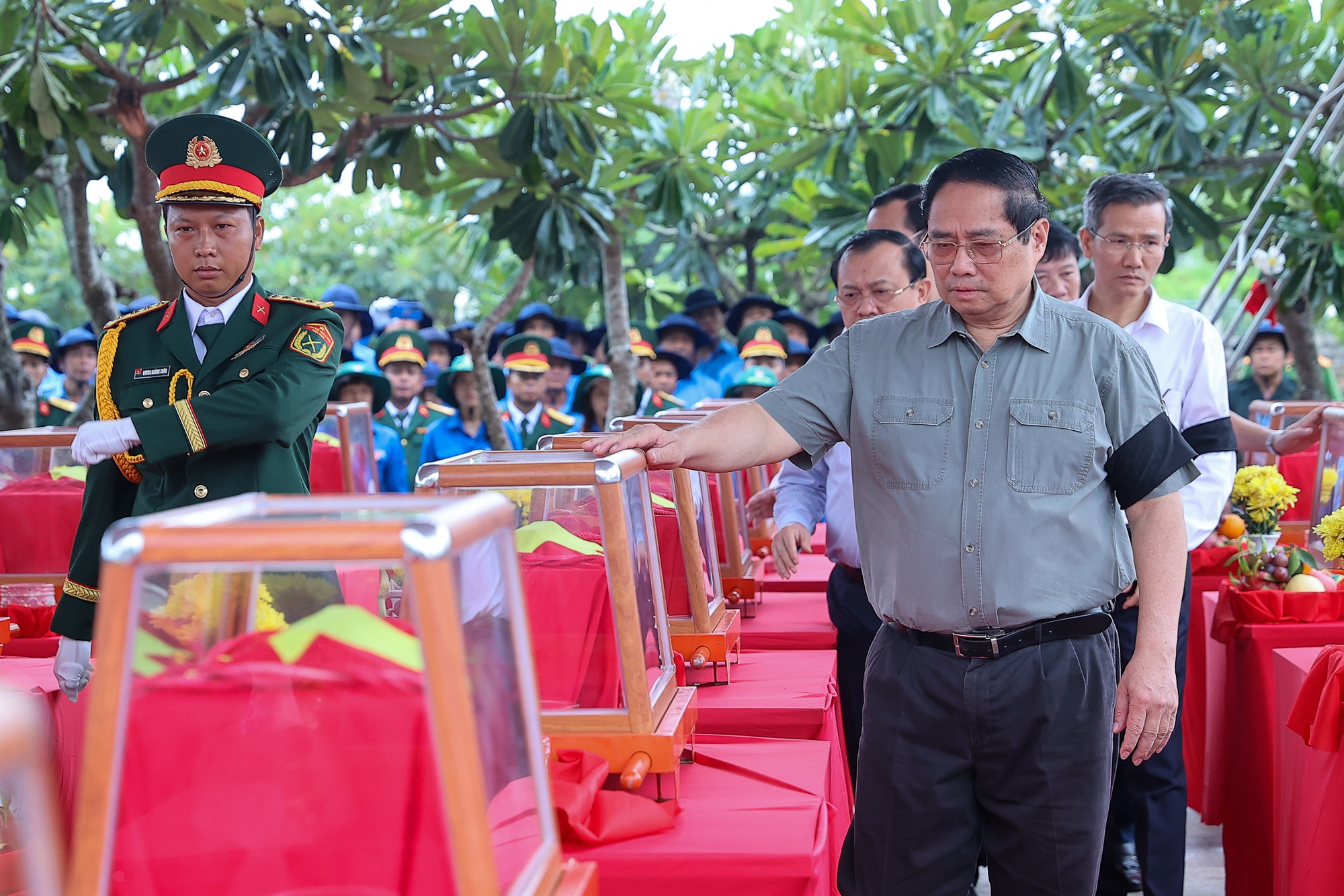 Thủ tướng: 'Tiếp tục làm hết sức mình để không một liệt sĩ nào bị lãng quên'- Ảnh 1. Thủ tướng: 'Tiếp tục làm hết sức mình để không một liệt sĩ nào bị lãng quên'- Ảnh 1.