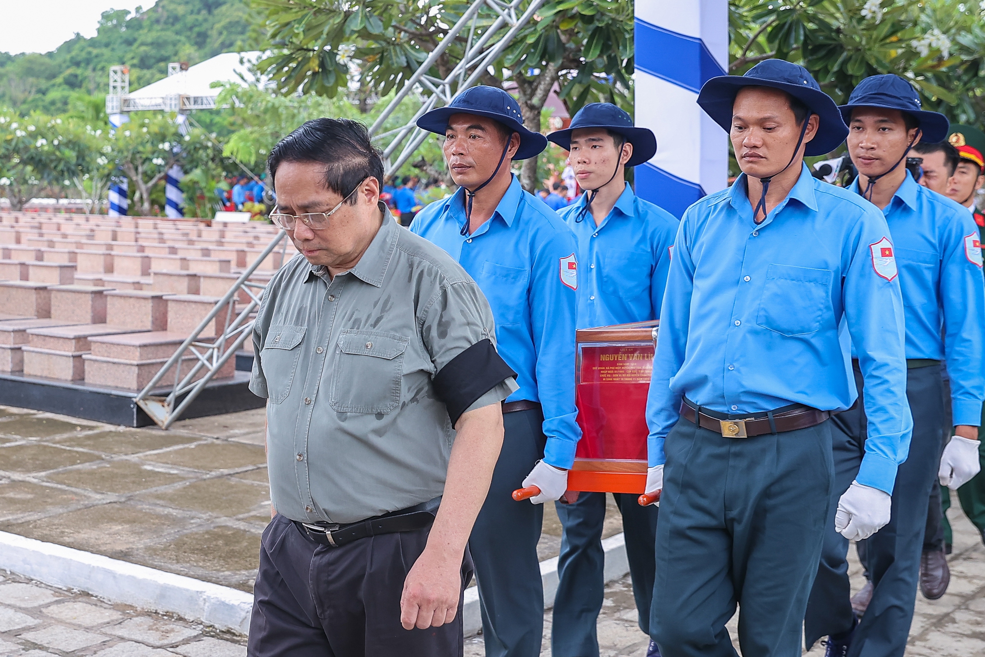 Thủ tướng: 'Tiếp tục làm hết sức mình để không một liệt sĩ nào bị lãng quên'- Ảnh 4. Thủ tướng: 'Tiếp tục làm hết sức mình để không một liệt sĩ nào bị lãng quên'- Ảnh 4.