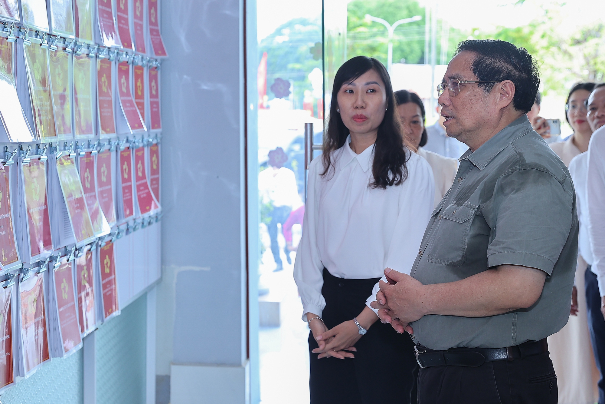 Thủ tướng: Chuyển từ hành chính quản lý sang phục vụ nhân dân và kiến tạo phát triển- Ảnh 1. Thủ tướng: Chuyển từ hành chính quản lý sang phục vụ nhân dân và kiến tạo phát triển- Ảnh 1.