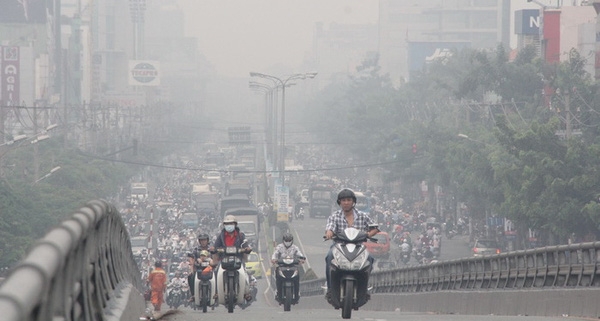 Ô nhiễm khó gỡ nếu không chuyển đổi phương tiện- Ảnh 1. Ô nhiễm khó gỡ nếu không chuyển đổi phương tiện- Ảnh 1.