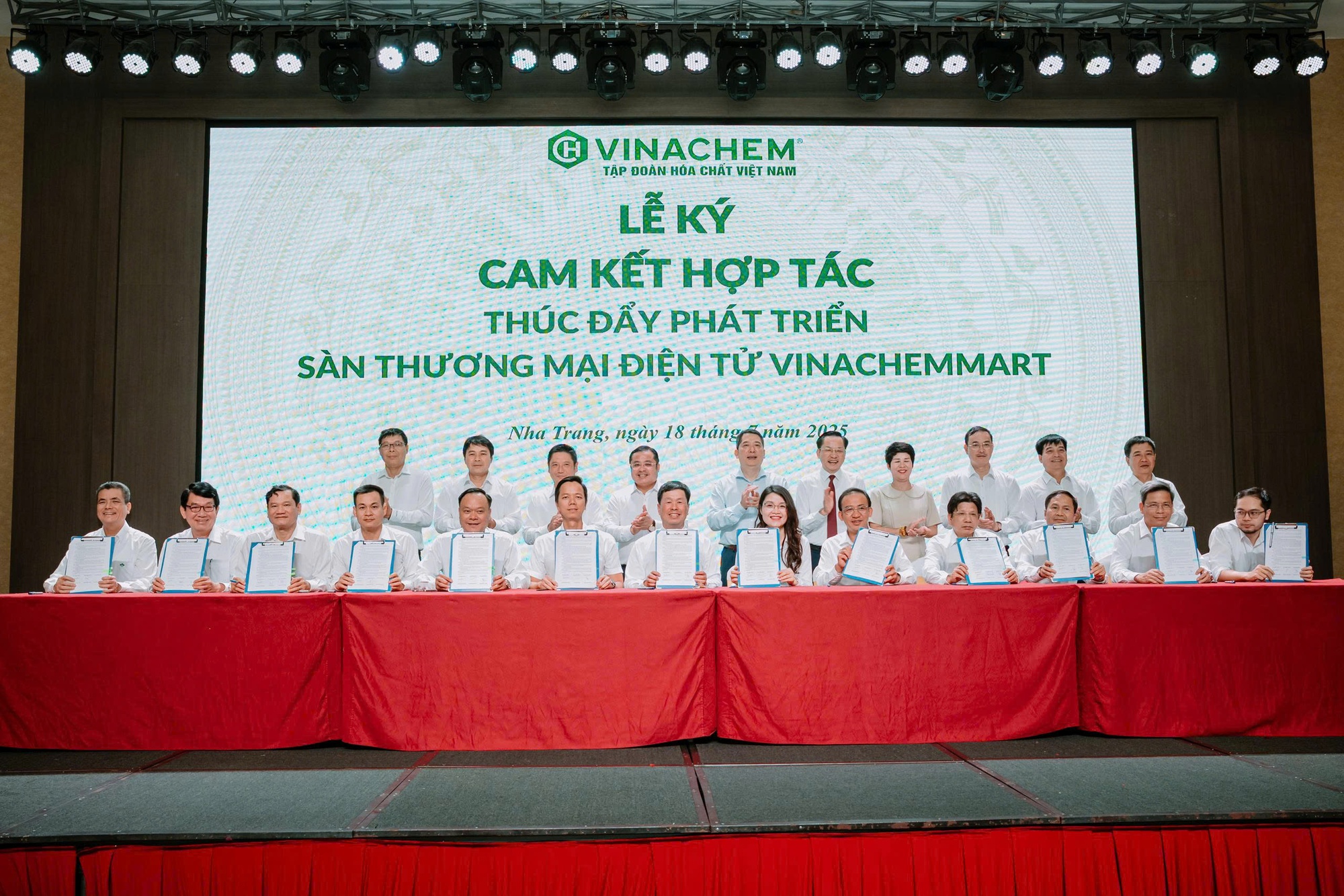 Vinachem bứt phá mạnh mẽ, kiên định hoàn thành mục tiêu tăng trưởng- Ảnh 2. Vinachem bứt phá mạnh mẽ, kiên định hoàn thành mục tiêu tăng trưởng- Ảnh 2.