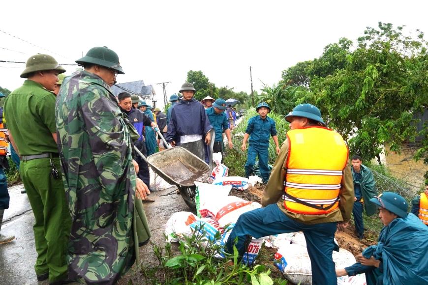 Đảm bảo an toàn đê điều ứng phó với lũ trên sông Cả- Ảnh 1. Đảm bảo an toàn đê điều ứng phó với lũ trên sông Cả- Ảnh 1.