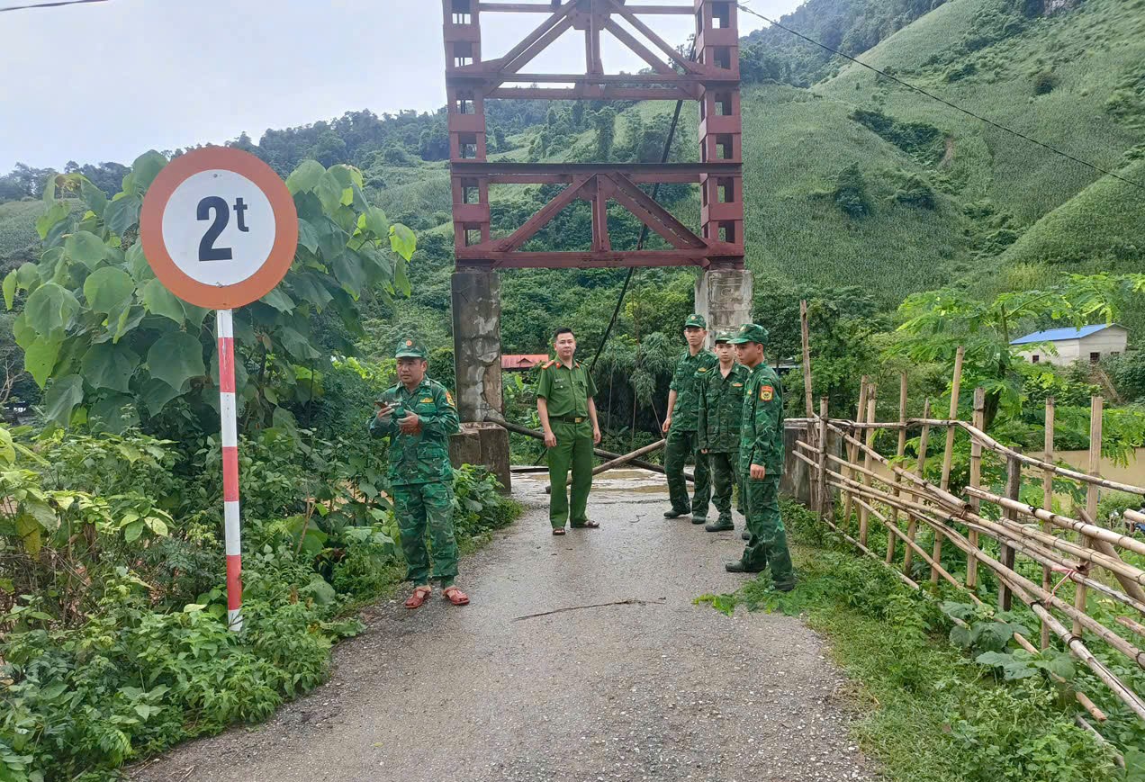 Khẩn trương khắc phục sự cố, ứng cứu nạn nhân vụ sập cầu treo ở Điện Biên- Ảnh 5. Khẩn trương khắc phục sự cố, ứng cứu nạn nhân vụ sập cầu treo ở Điện Biên- Ảnh 5.