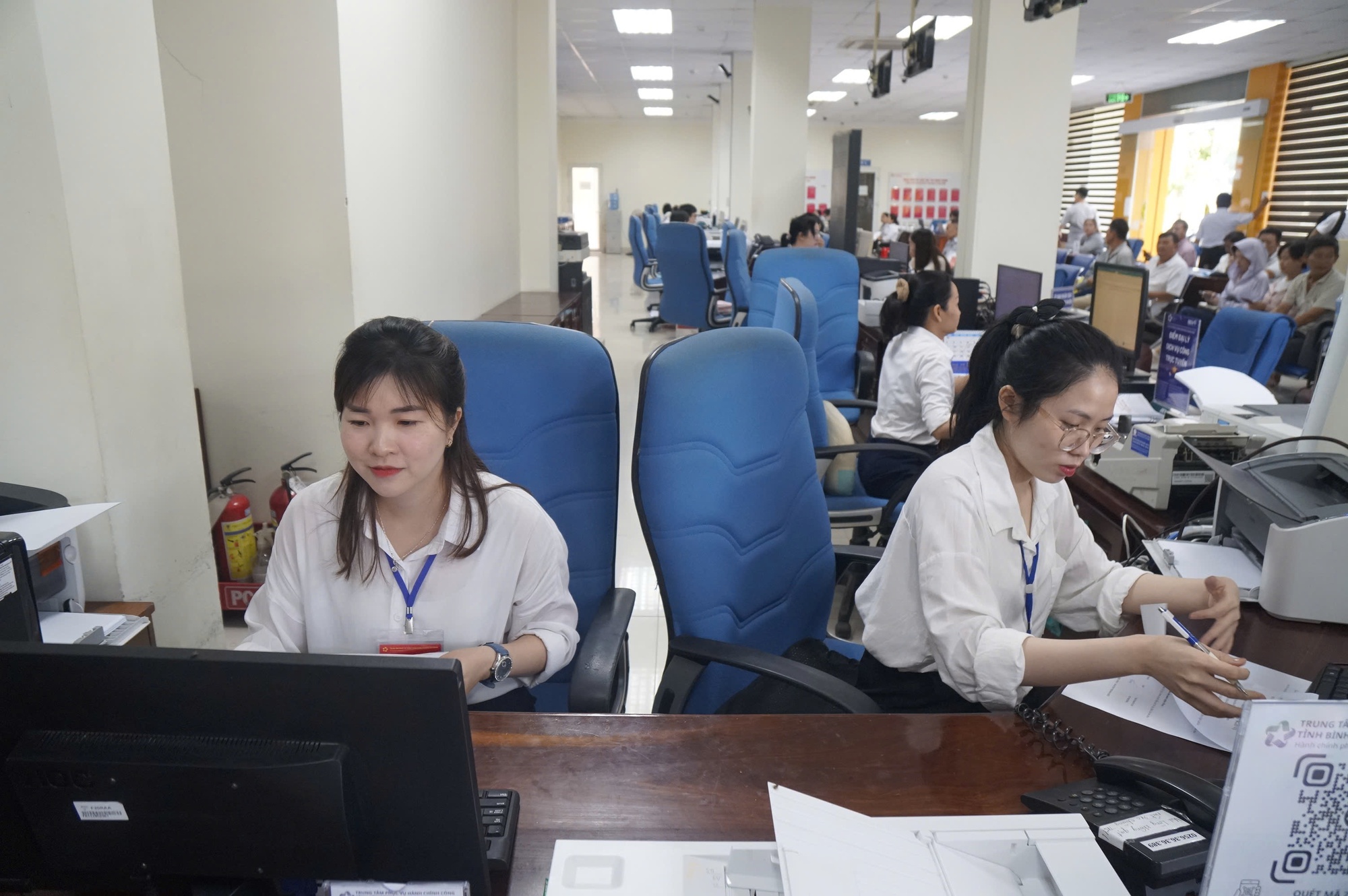 ខេត្តកណ្ដាល៖ គោលនយោបាយជាក់ស្តែងជាច្រើន ដើម្បីគាំទ្រមន្ត្រីក្នុងការងារស្នាក់នៅ និងការធ្វើដំណើរ - រូបថត ១. Các tỉnh miền Trung: Nhiều chính sách thiết thực hỗ trợ cán bộ về nhà ở, đi lại- Ảnh 1.