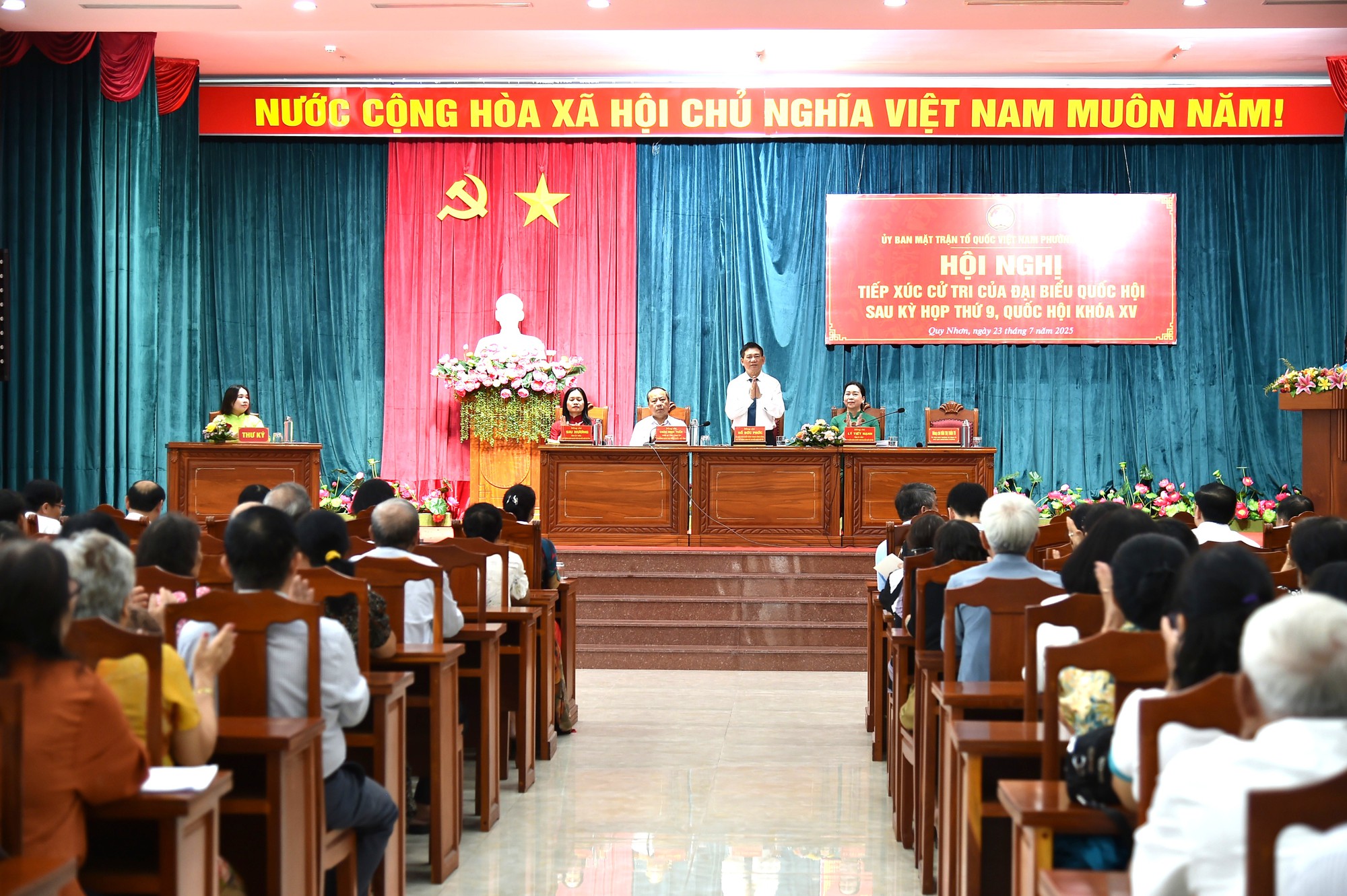 Phó Thủ tướng Hồ Đức Phớc tiếp xúc cử tri phường Quy Nhơn, Gia Lai- Ảnh 1. Phó Thủ tướng Hồ Đức Phớc tiếp xúc cử tri phường Quy Nhơn, Gia Lai- Ảnh 1.